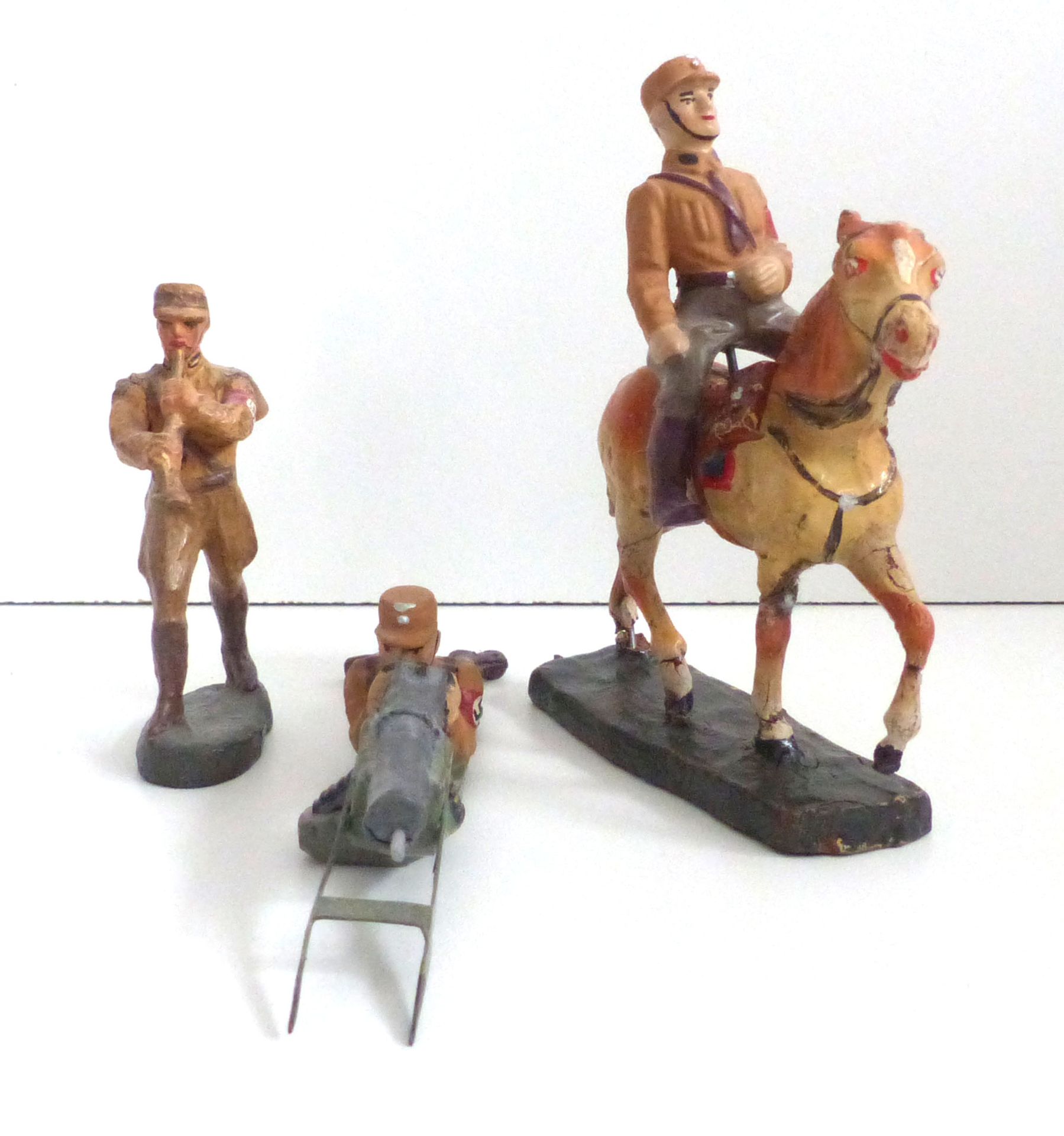ELASTOLIN : 2 figurines en composition de porte-drapeau, 1 E - Lot 16