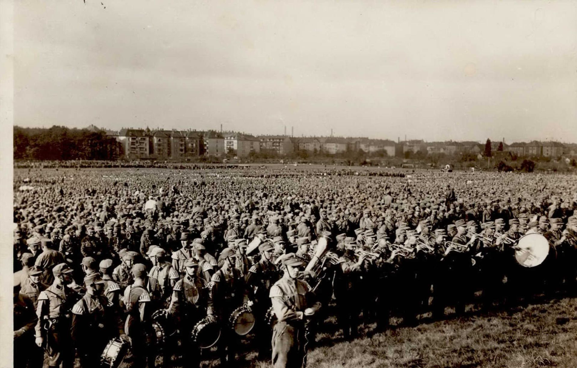 HITLER WK II - Foto-Ak SA-Aufmarsch BRAUNSCHWEIG 1931 I-II