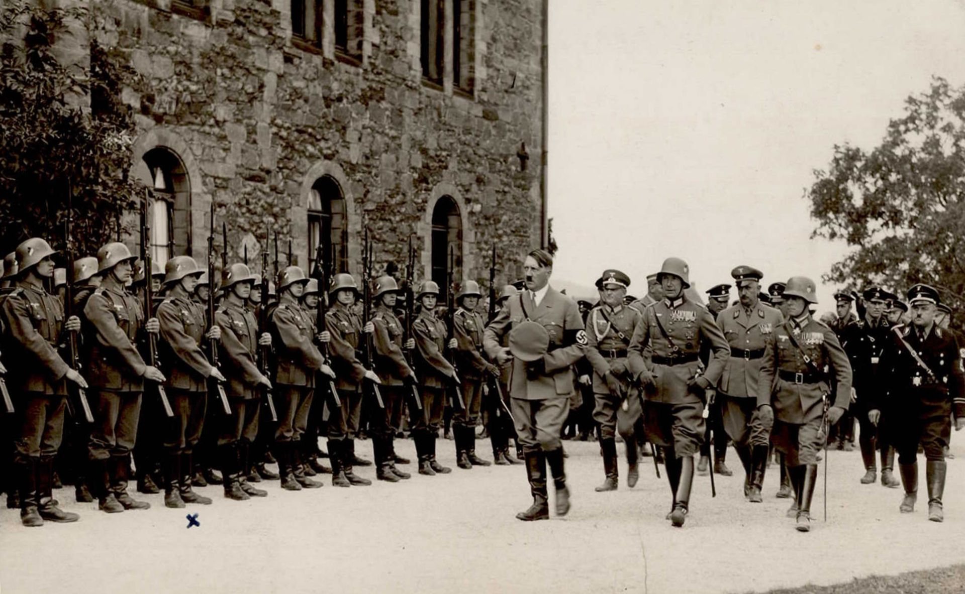Hitler Goslar Truppenbesuch II (Ecken abgestossen, kl. Stauchung)