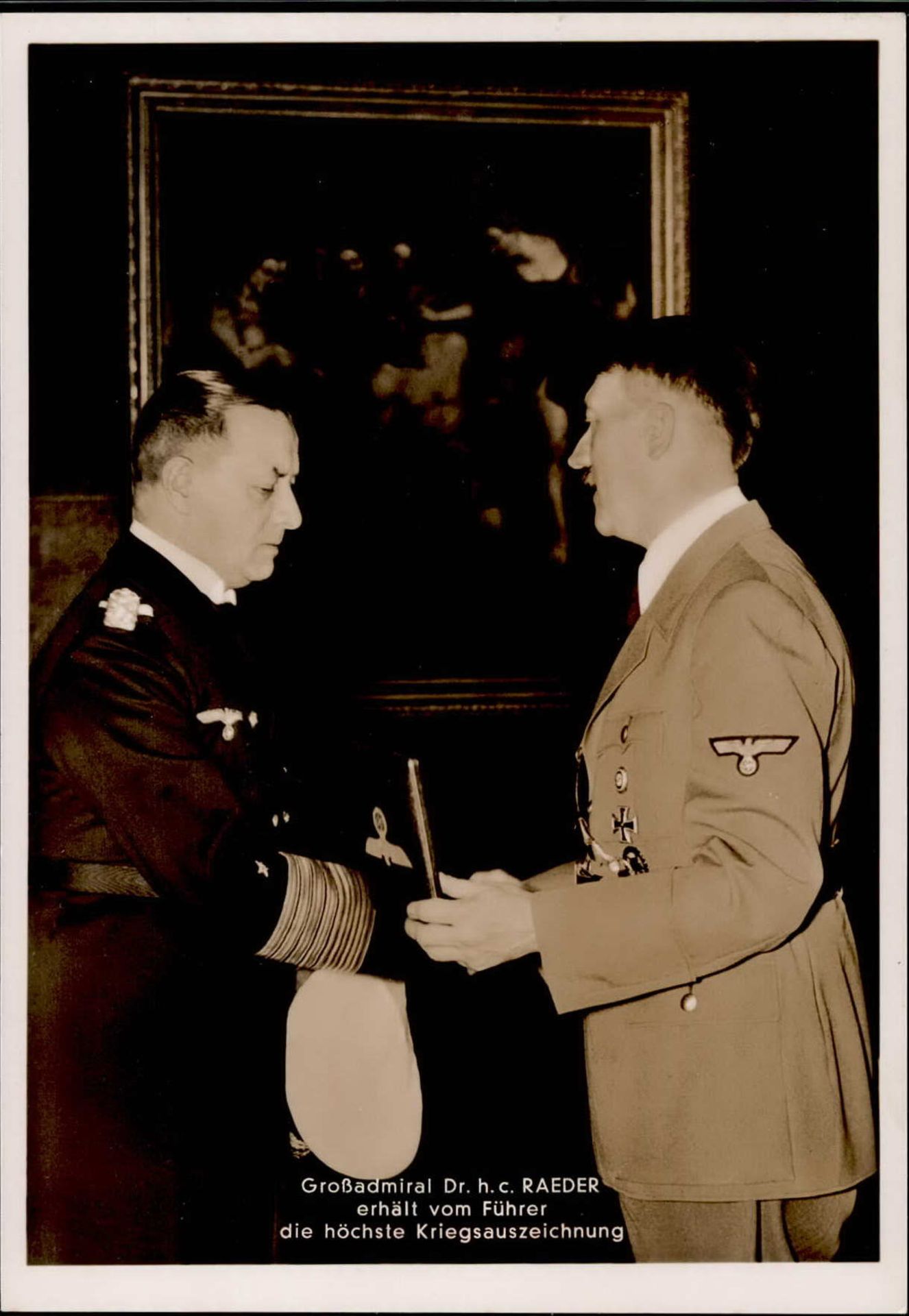 Ritterkreuzträger Raeder, Erich Großadmiral erhält von Hitler die höchste Kriegsauszeichnung I-II