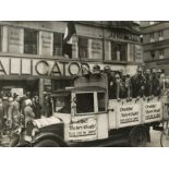 Judaika WK II Foto mit Nationalsozialisten besetzter Propagandawagen in Berlin am 1. April 1933,