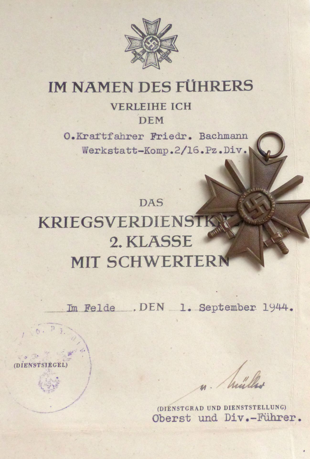 WK II Orden Kriegsverdienstkreuz 2. Klasse mit Schwertern mit Verleihungsurkunde