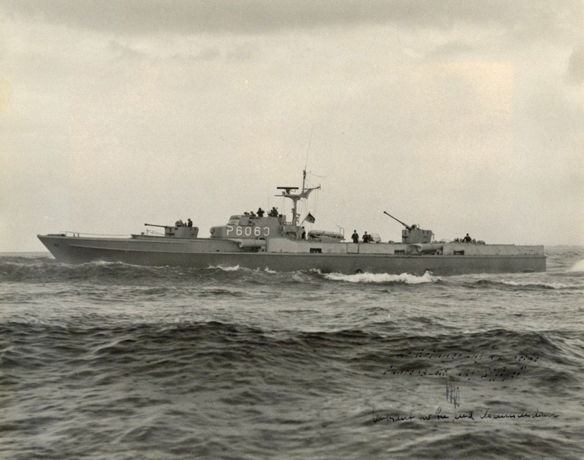 Marine Foto (24x30 cm) Bundesmarine Schnellboot Tiger, RS mit Unterschriften der Besatzung und