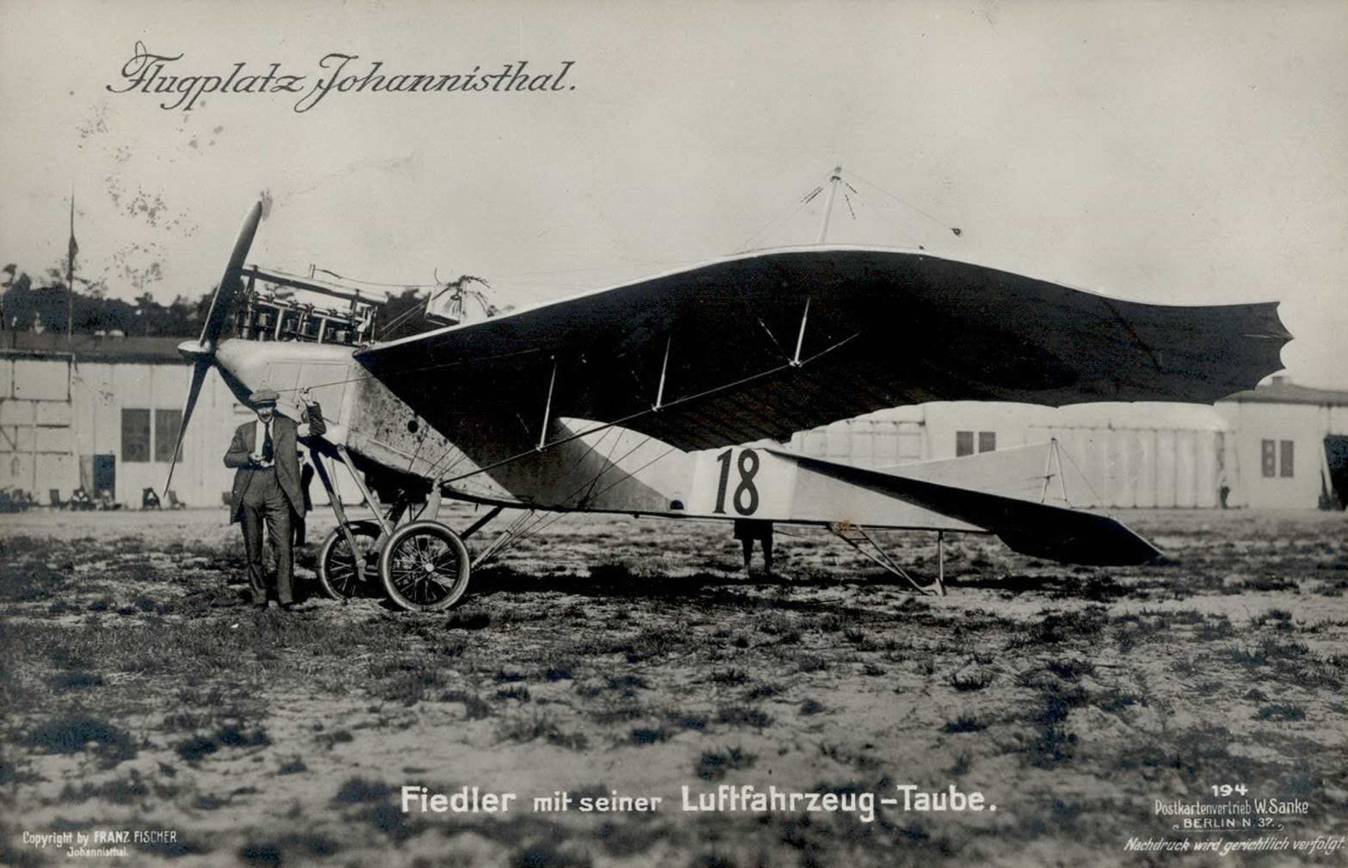 Sanke Flugzeug Johannisthal 194 Fiedler mit seinem Luftfahrzeug-Taube I-II