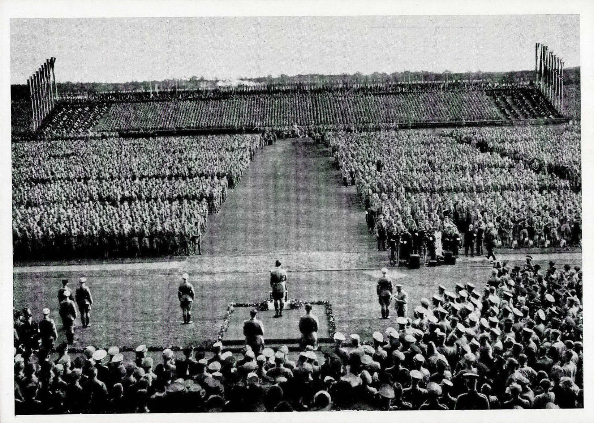 Reichsparteitag WK II Nürnberg (8500) Der Führer spricht zur Hitler-Jugend 1935 I-II