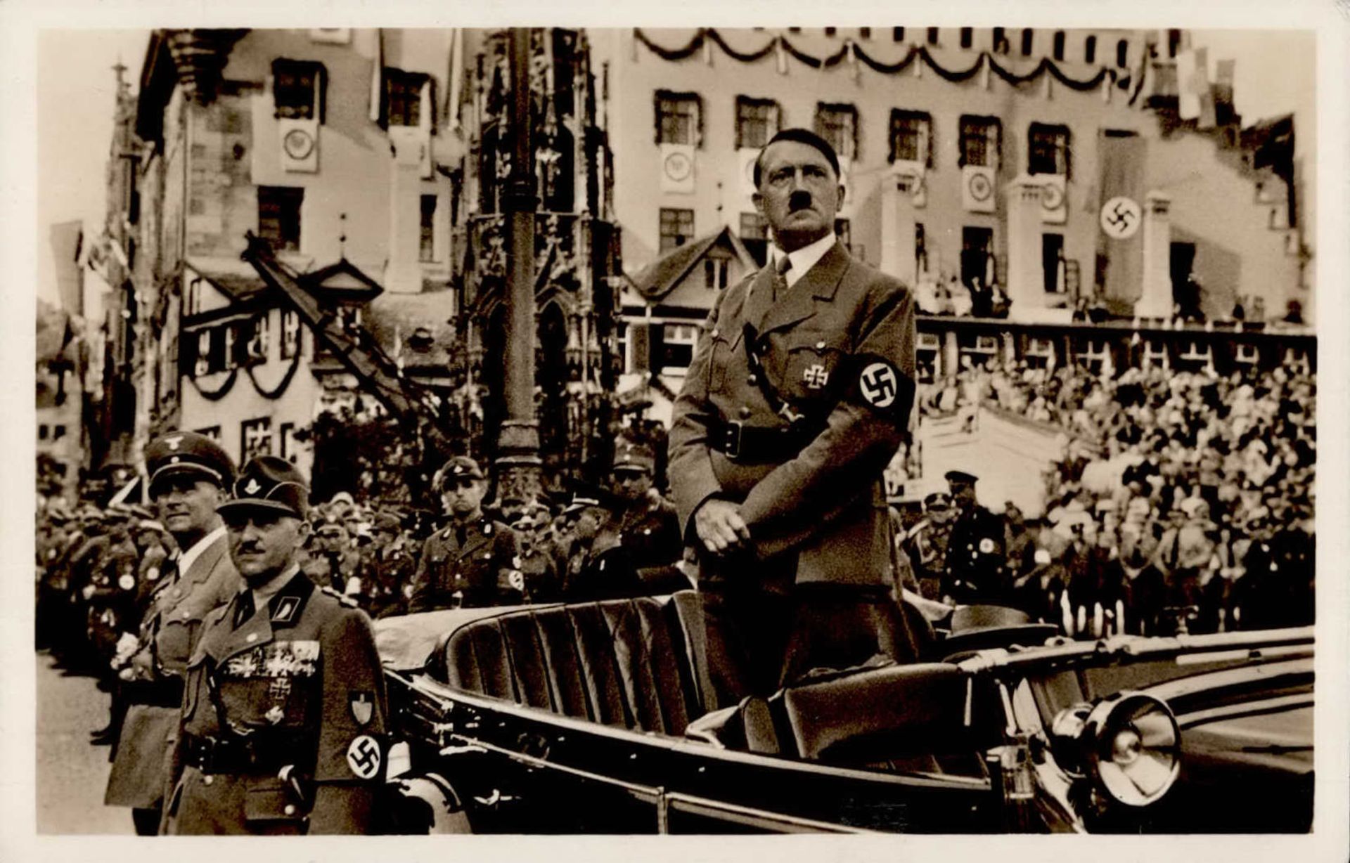 Hitler Nürnberg Der Führer am Adolf Hitlerplatz 1934 PH P15 I-II (kl. Stauchung)