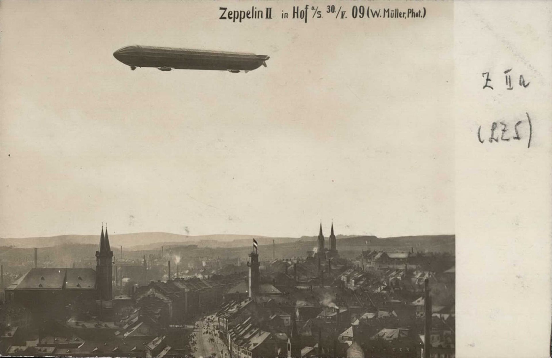 Zeppelin Hof a.S. Zeppelin II über der Stadt 1909 Rückseite gestpl. Hacker (Luftschiffkapitän)