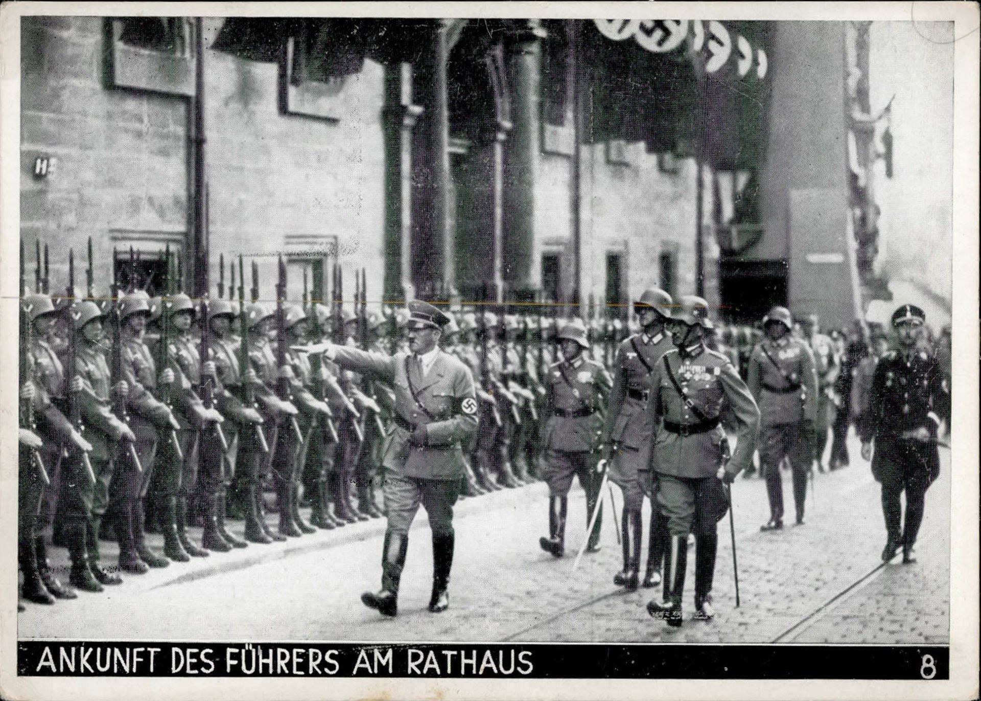 REICHSPARTEITAG NÜRNBERG WK II - Intra 8 Ankunft des Führers am Rathaus mit SS HIMMLER I