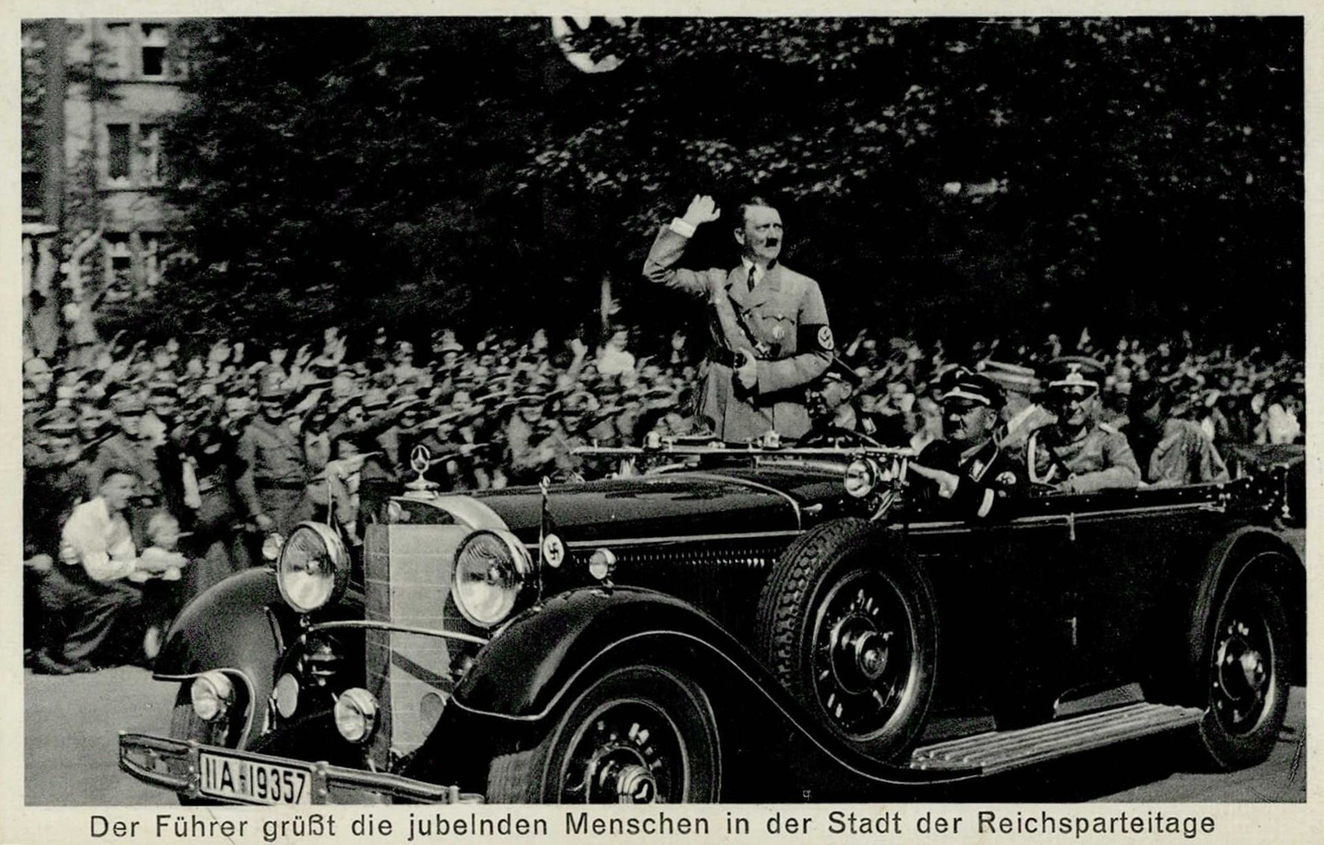 Reichsparteitag WK II Nürnberg (8500) 1935 Hitler am Auto I-II