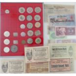 Notgeld/Notmünzen, Kapselgeld, meist Raum Mainz, Münzkassette mit 12 Kapselgeld-Marken Bank