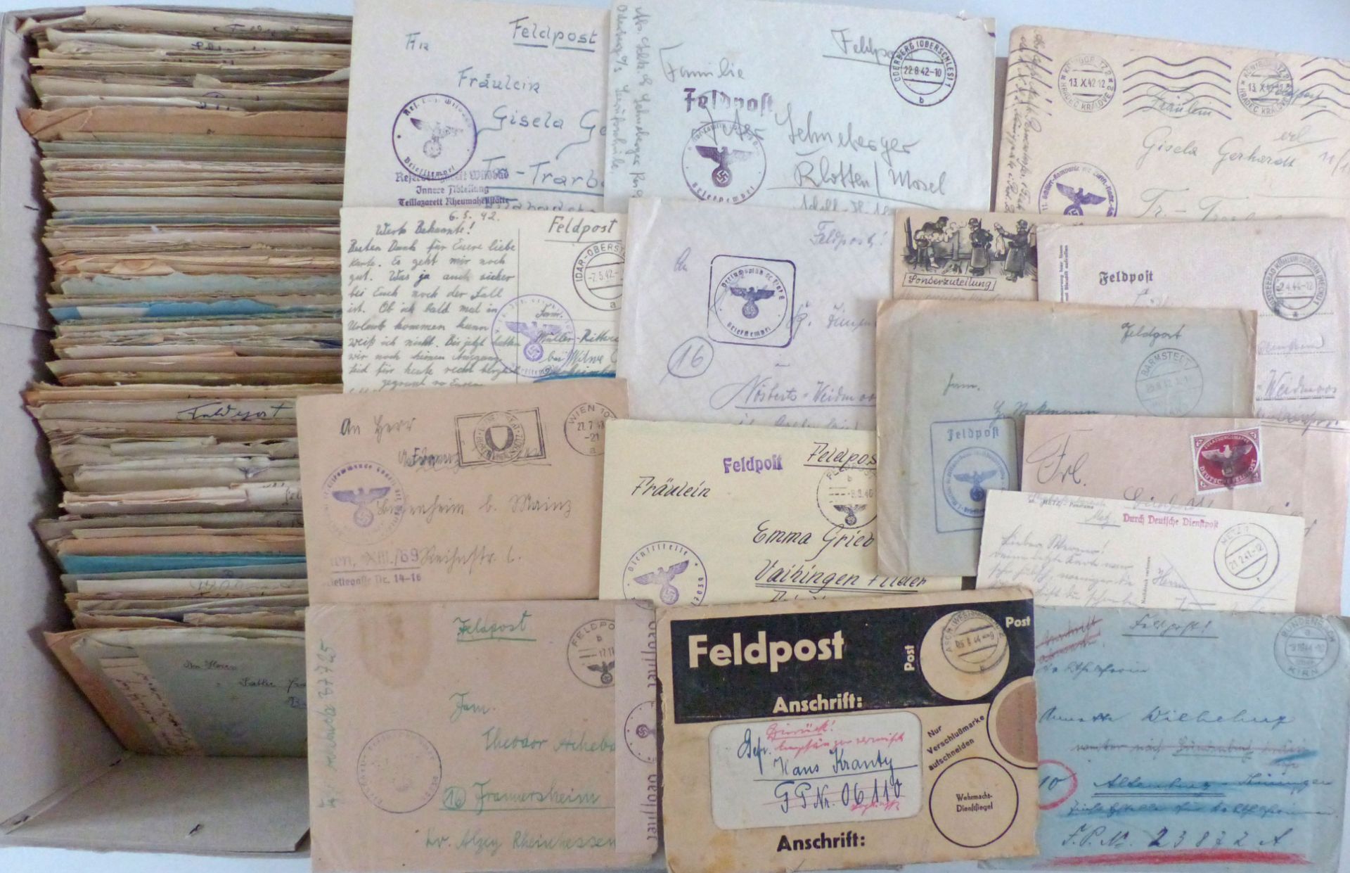 Feldpost WK II umfangreicher Posten Briefe u. Belege, mehrere hundert Stück im Karton, diverse
