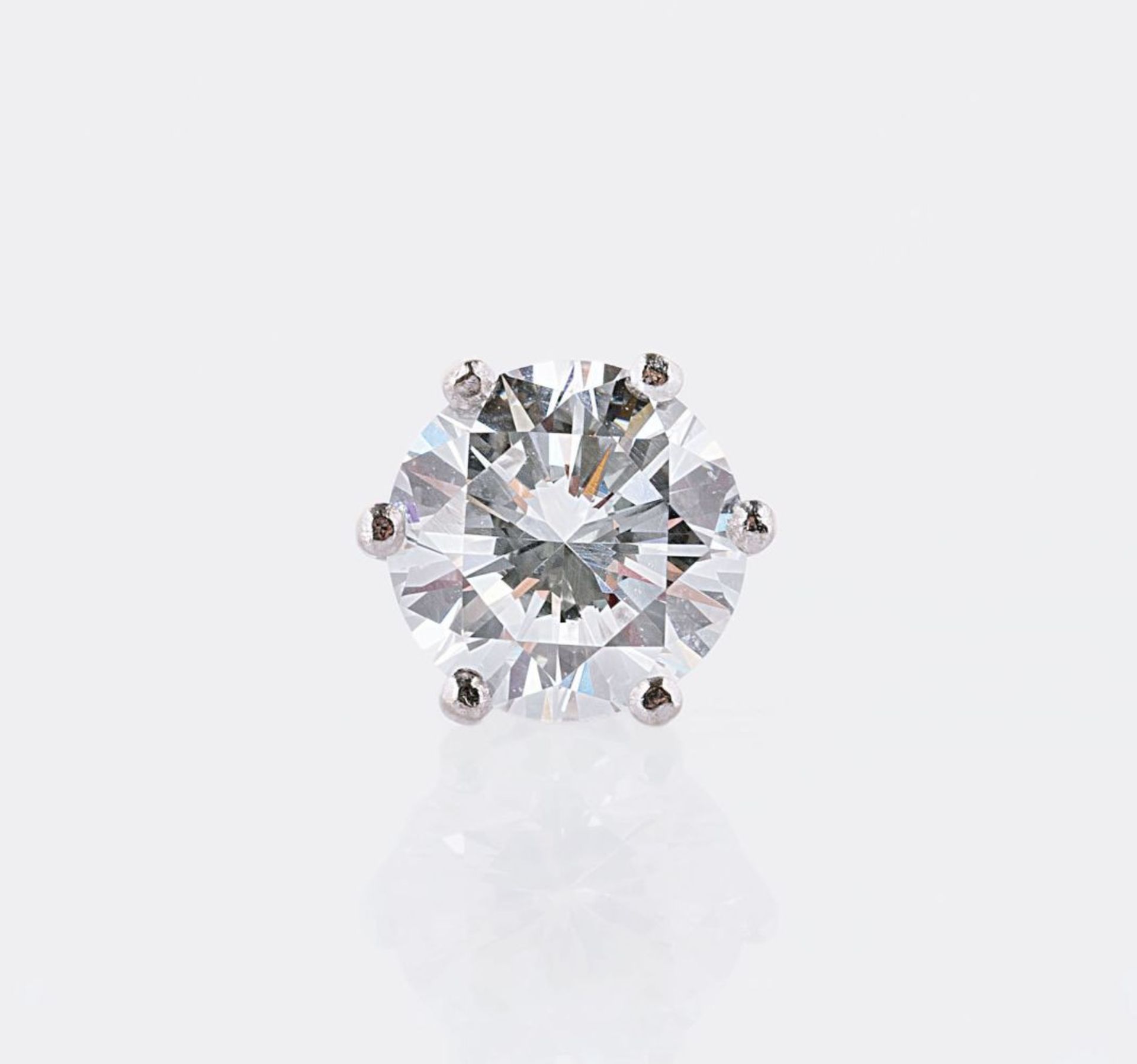 A single Solitaire Diamond Earstud.