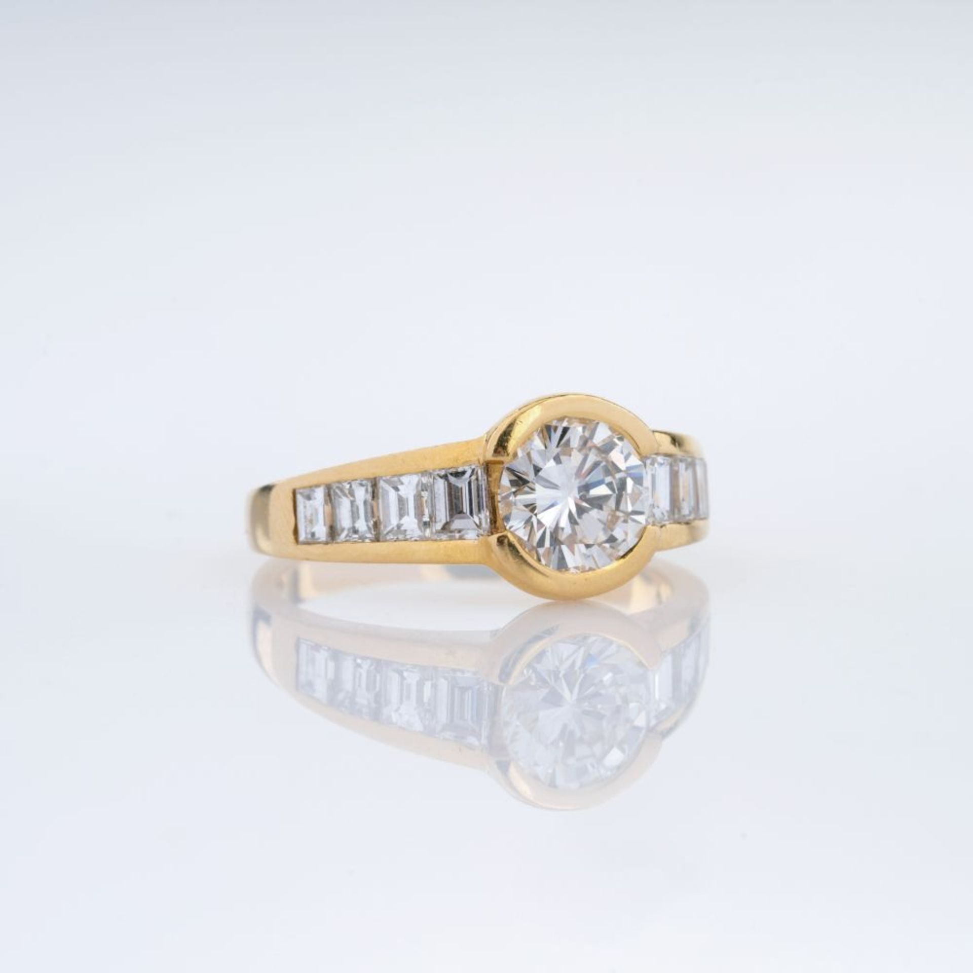 A Solitaire Diamond Ring. - Image 2 of 2