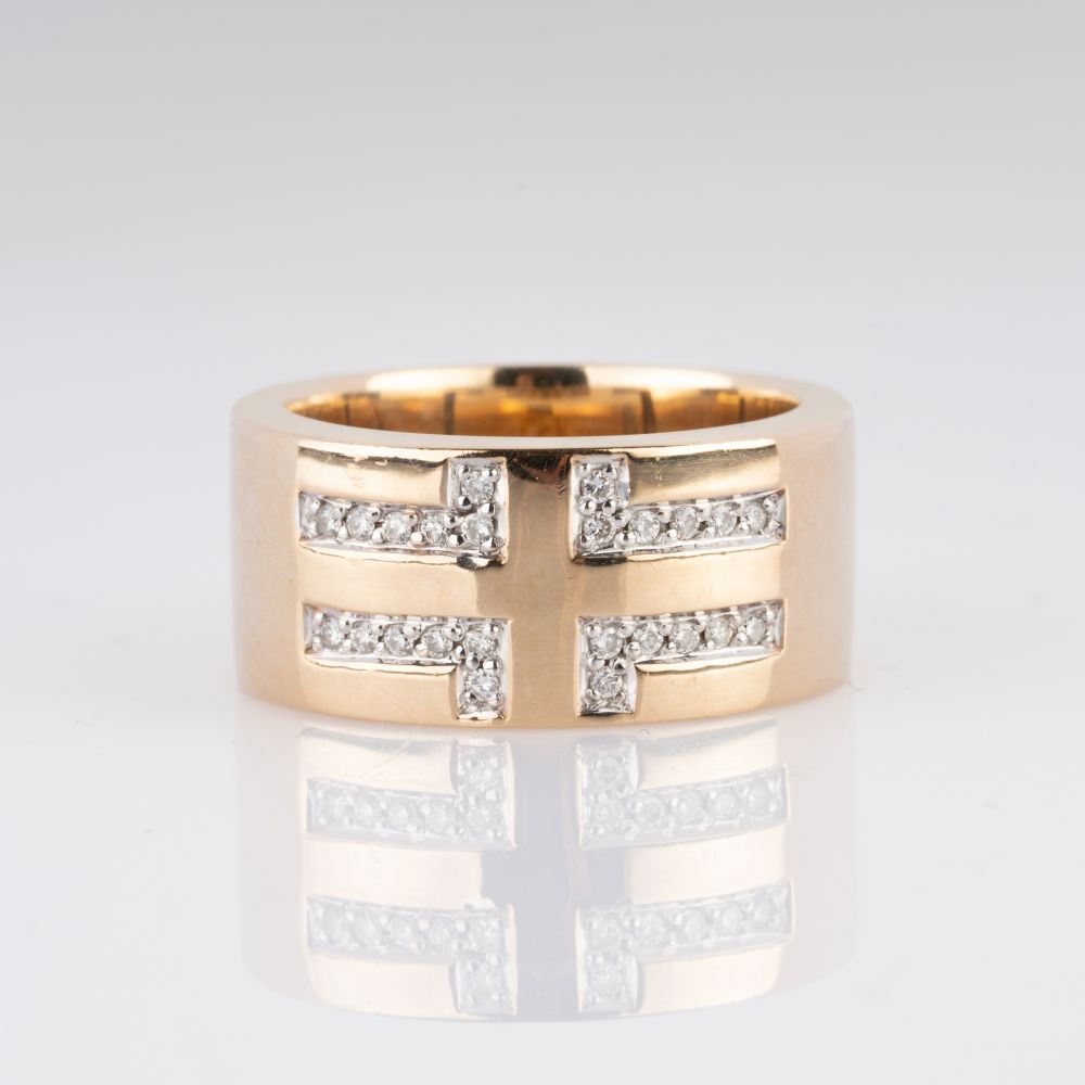 Gold Ring with small Diamonds.