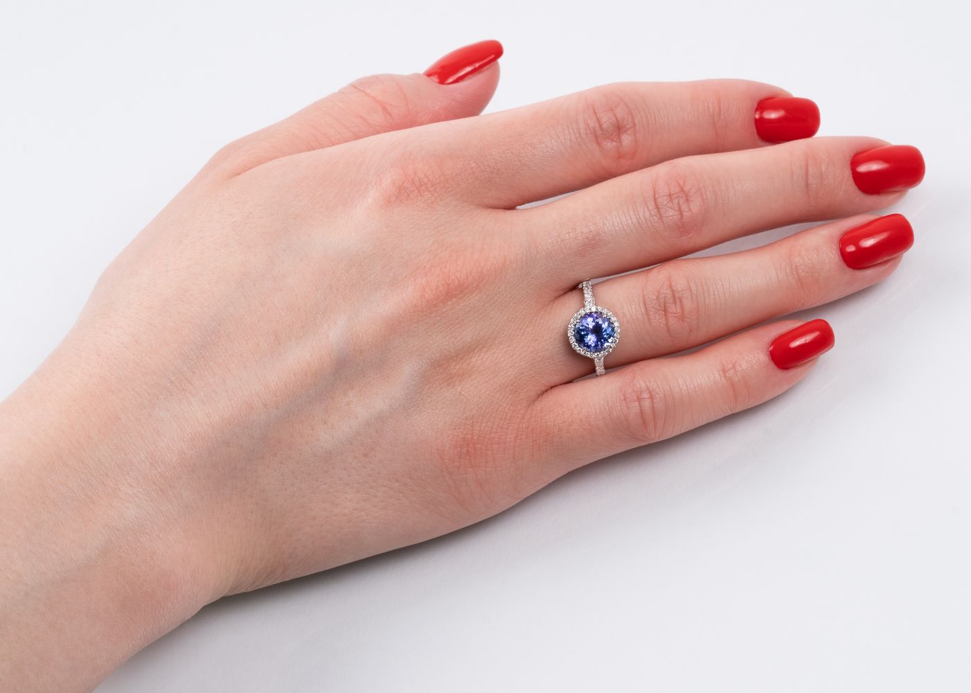 A Tanzanite Diamond Ring. - Image 3 of 3