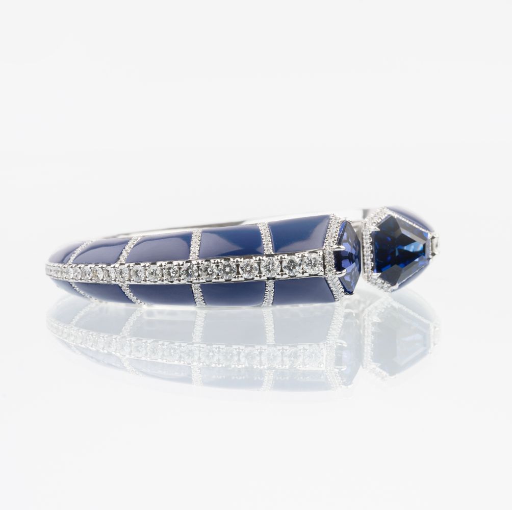 An extraordinary Lapis Lazuli Bangle Bracelet with colour-intensive Tanzanites and Diamonds. - Image 3 of 4