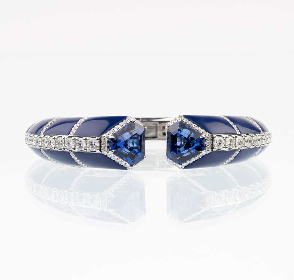 An extraordinary Lapis Lazuli Bangle Bracelet with colour-intensive Tanzanites and Diamonds.