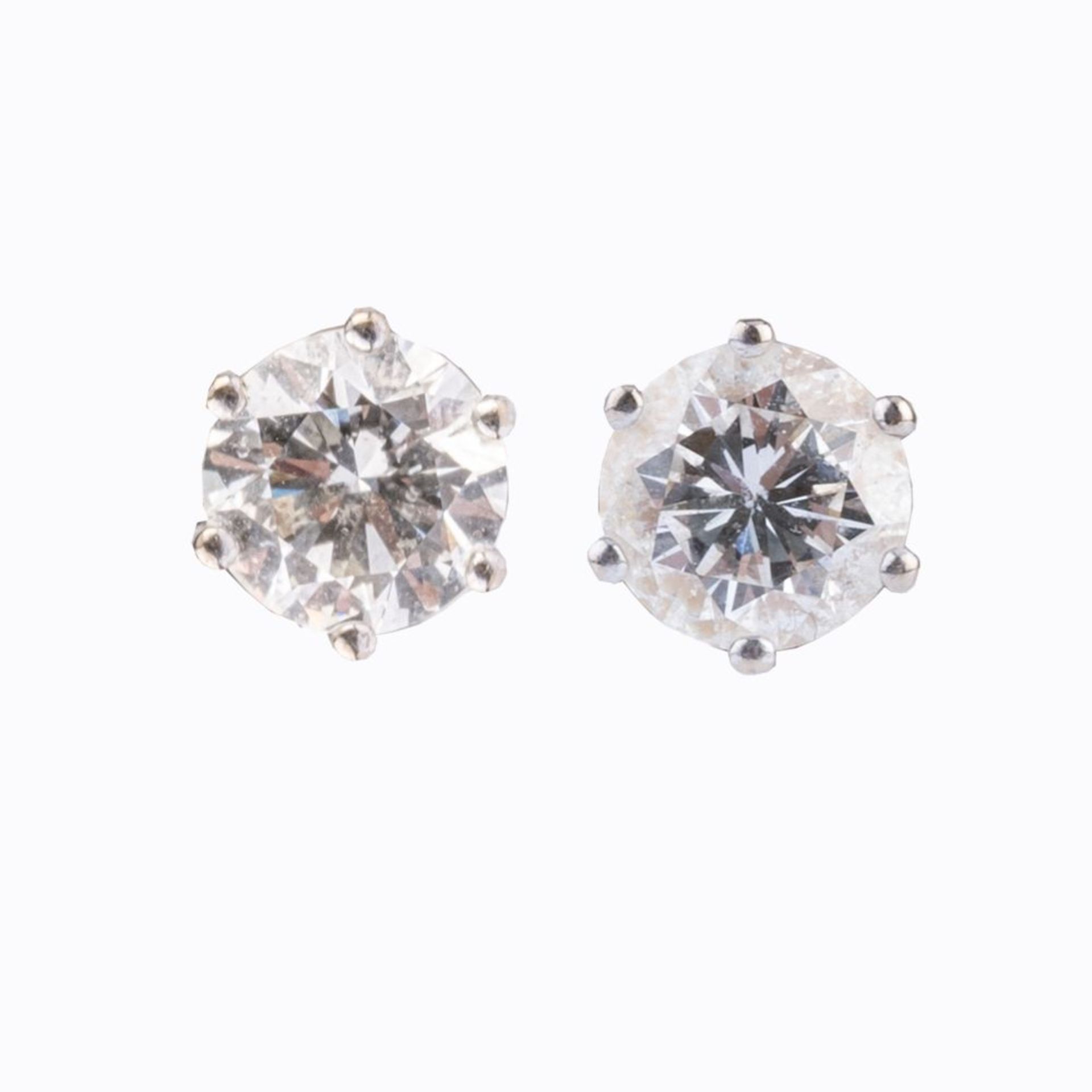 A Pair of Solitaire Earstuds.
