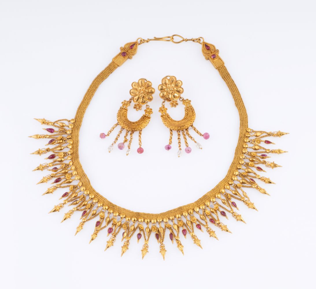 A Gold Filigrèe Parure in the Style of the Greek Late Classic Period.