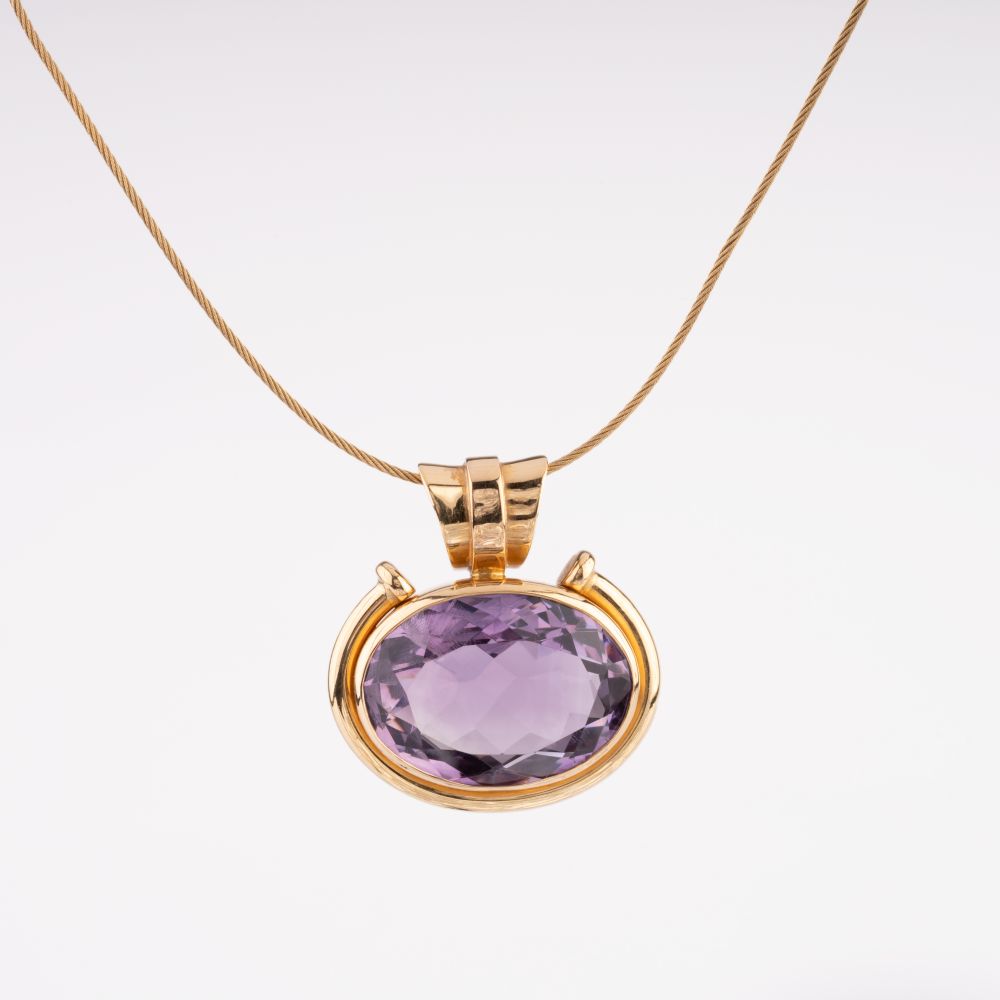 An Amethyst Pendant on Gold Necklace.