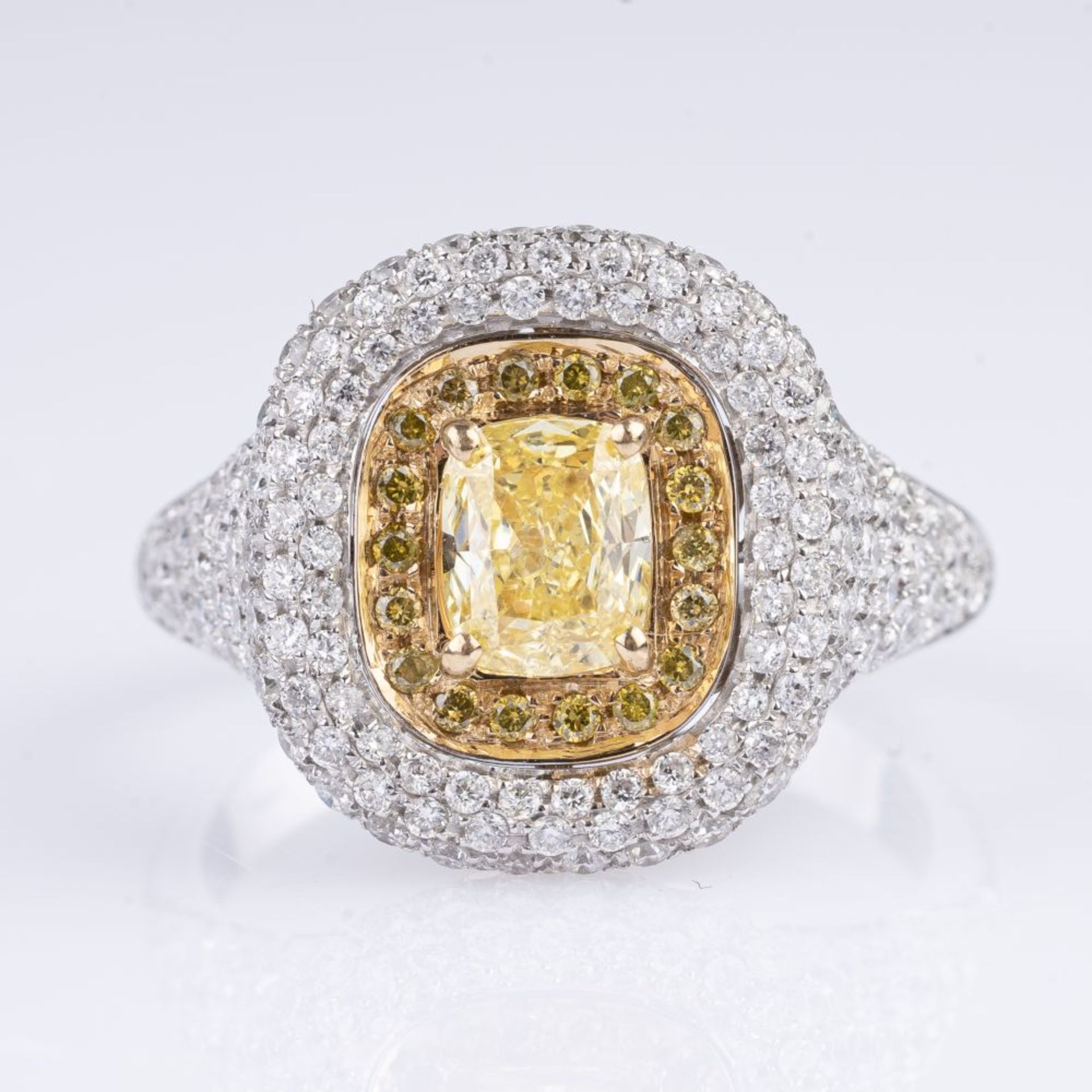 Fancy Diamant-Brillant-Ring.