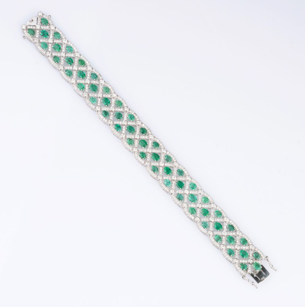 A fine Emerald Diamond Bracelet à la française. - Image 3 of 4