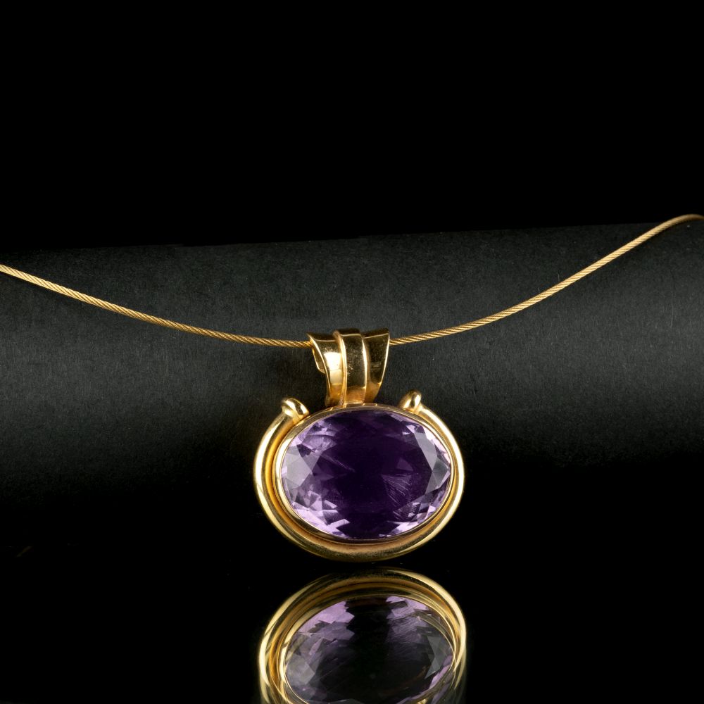 An Amethyst Pendant on Gold Necklace. - Image 2 of 2