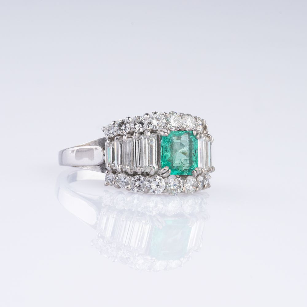 A very fine Emerald Diamond Ring. - Image 2 of 3