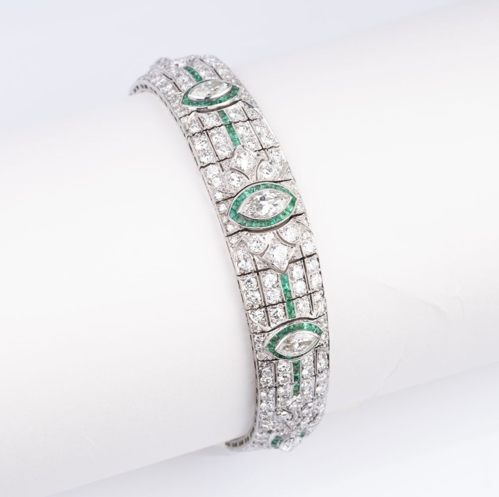 A highquality Art-déco Emerald Diamond Bracelet.