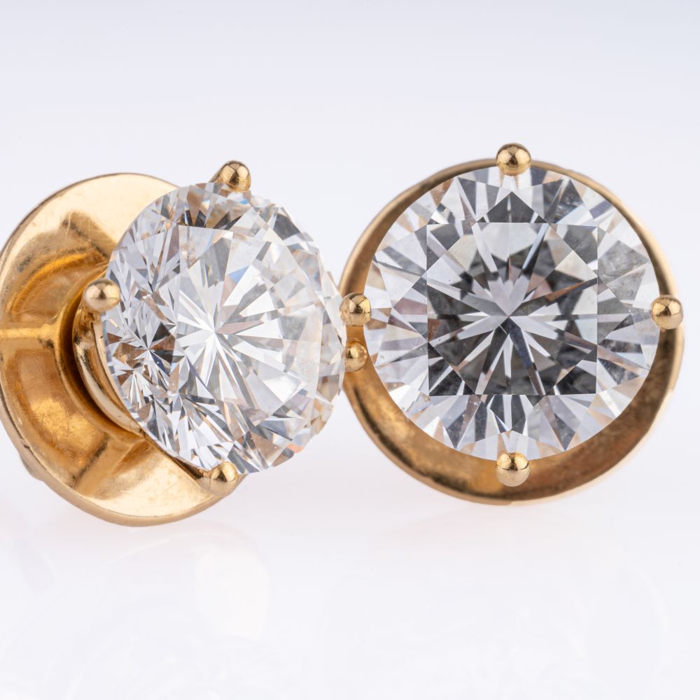 A Rare Pair of highcarat River Solitaire Diamond Earstuds. - Image 2 of 3