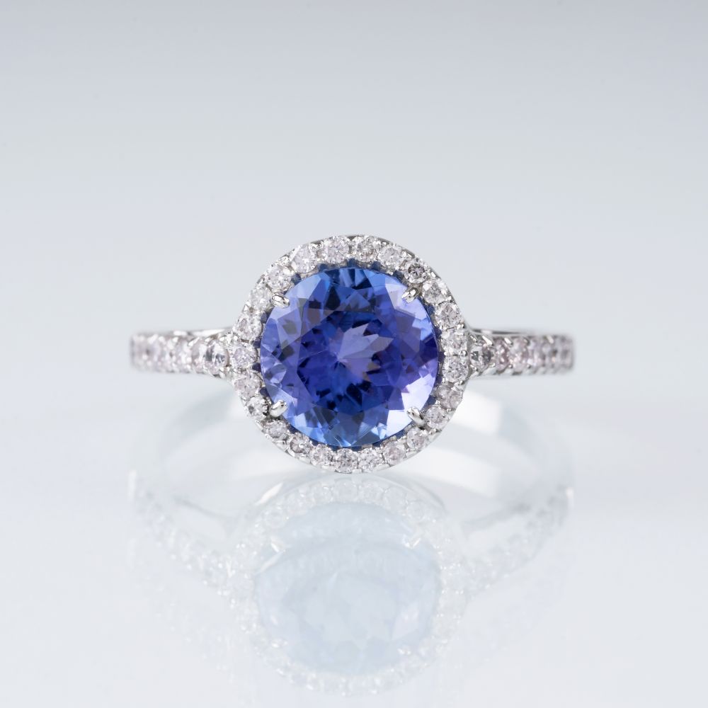 A Tanzanite Diamond Ring.