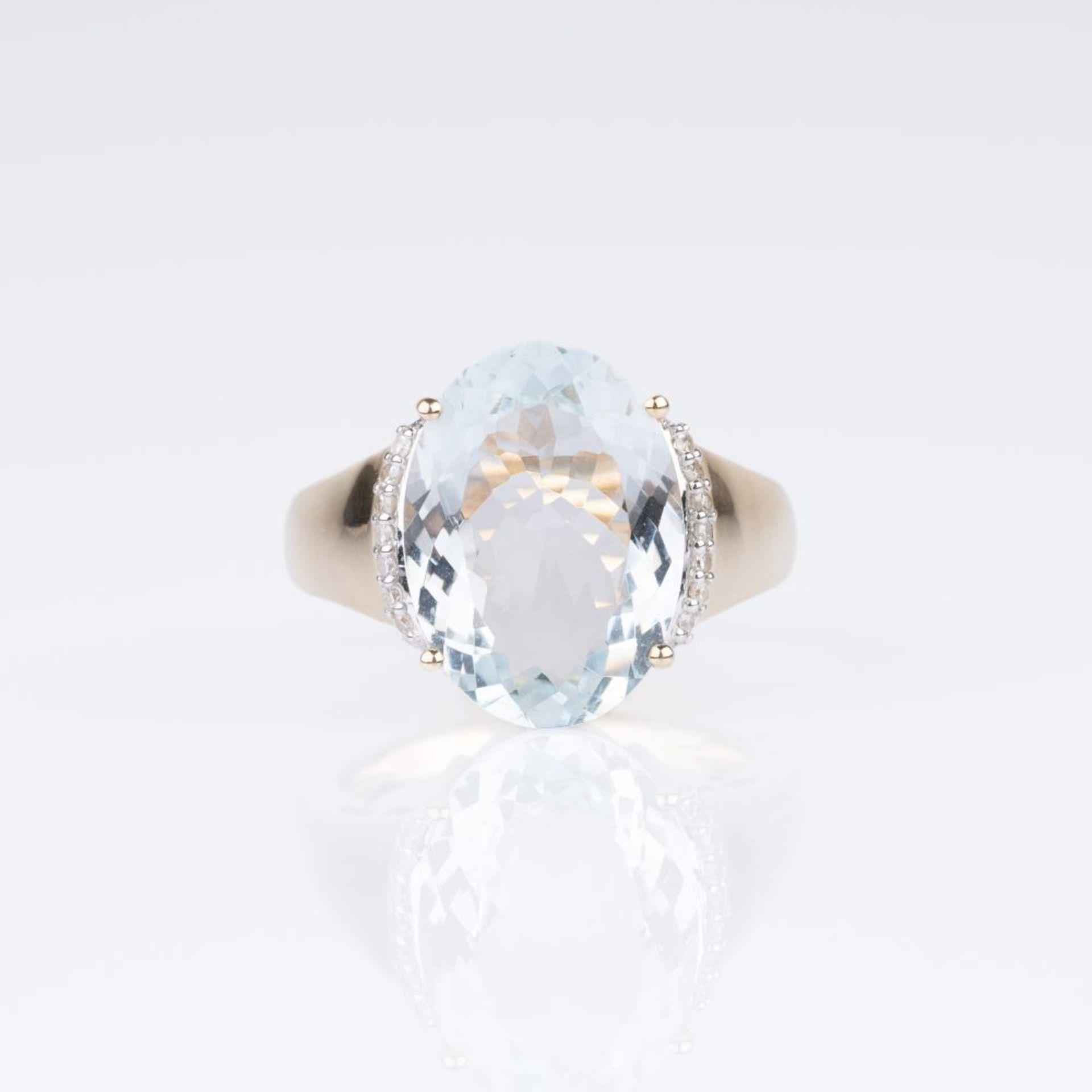 An Aquamarine Diamond Ring. - Image 2 of 2