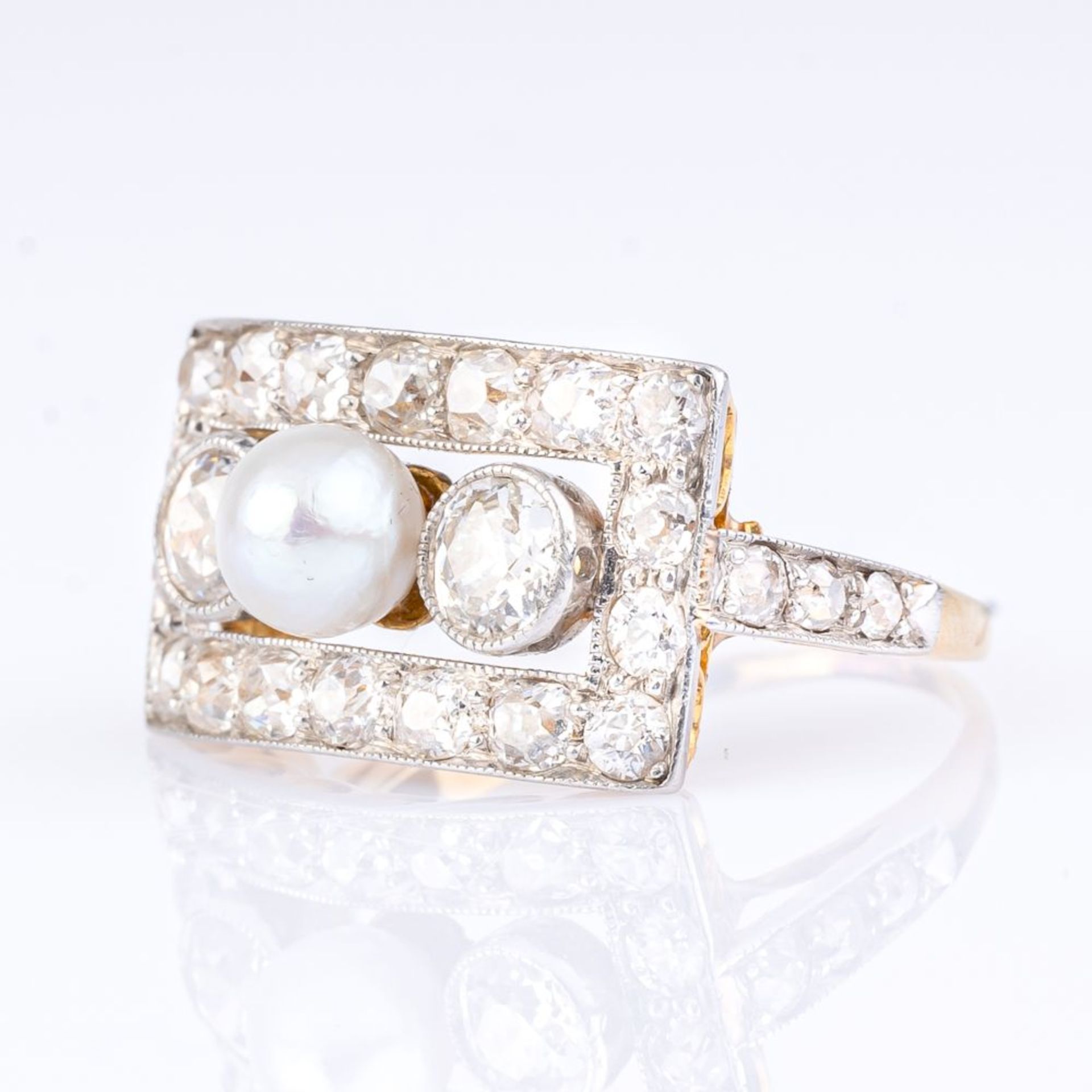 An Art-déco Old Cut Diamond Ring with Pearl.