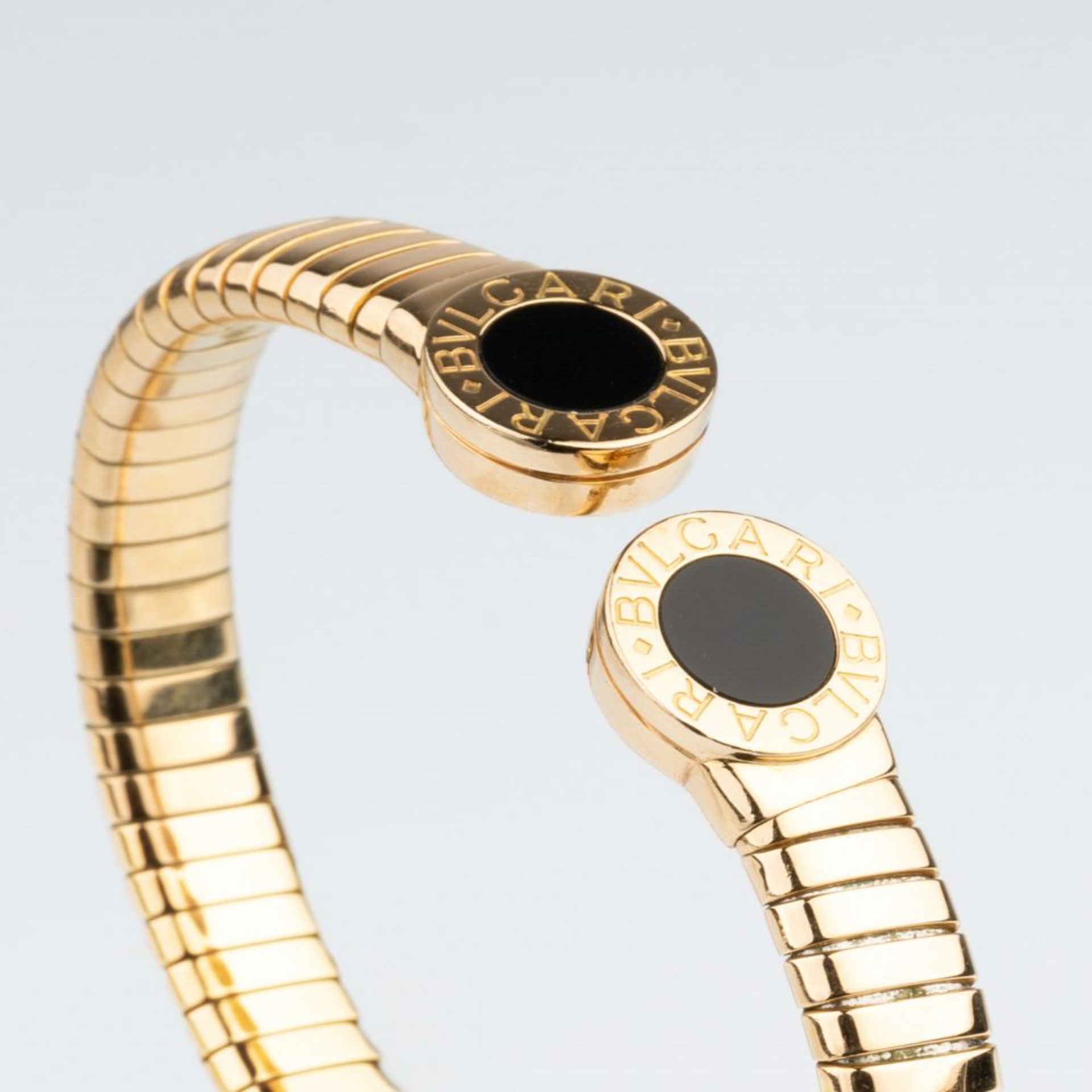 Bulgari. A Gold Onyx Bangle Bracelet 'Tubogas'. - Image 3 of 4