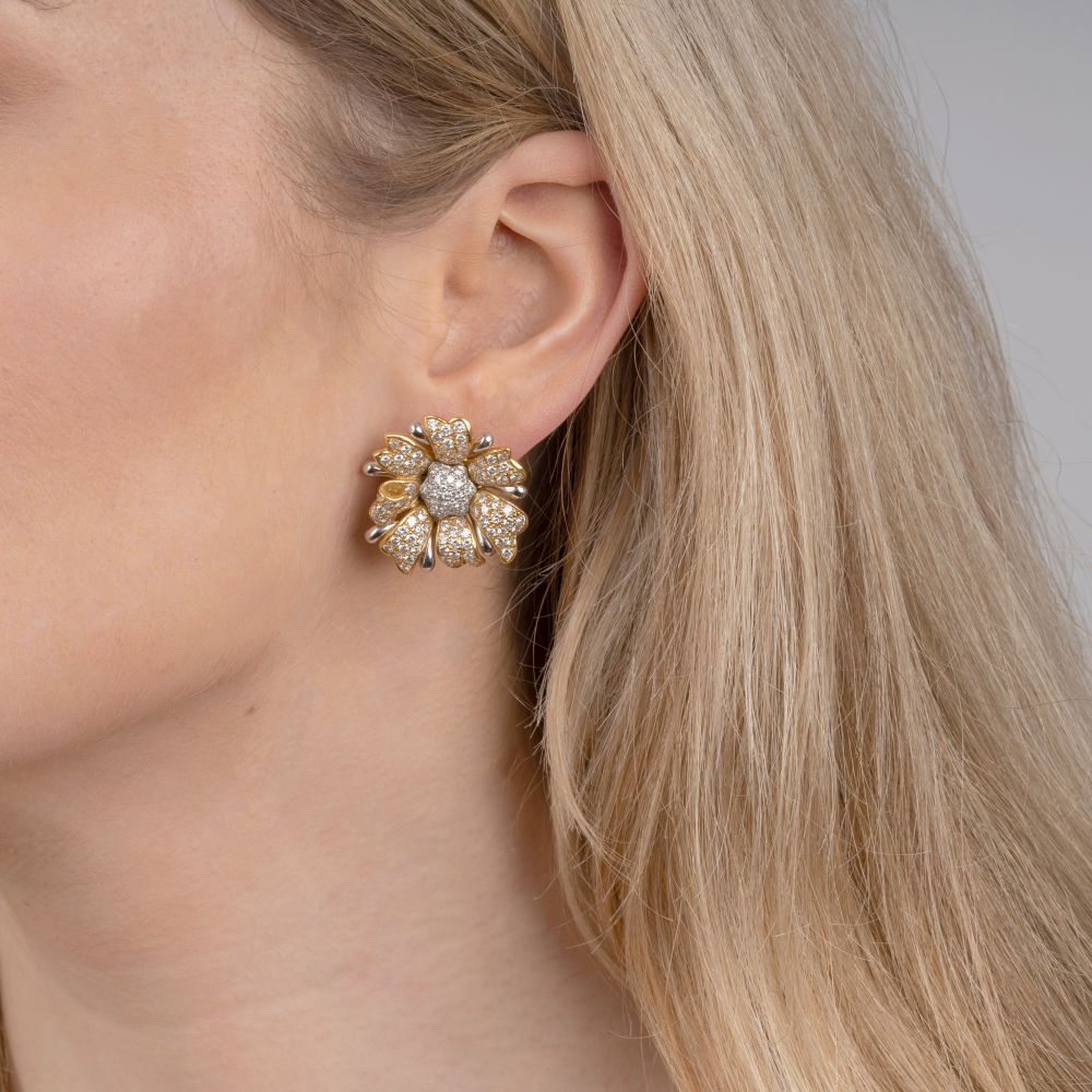 A Pair of flowershaped bicolour Diamond Earrings. - Image 2 of 2