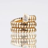 Bulgari. Gold-Ring mit Diamant 'Serpenti'.