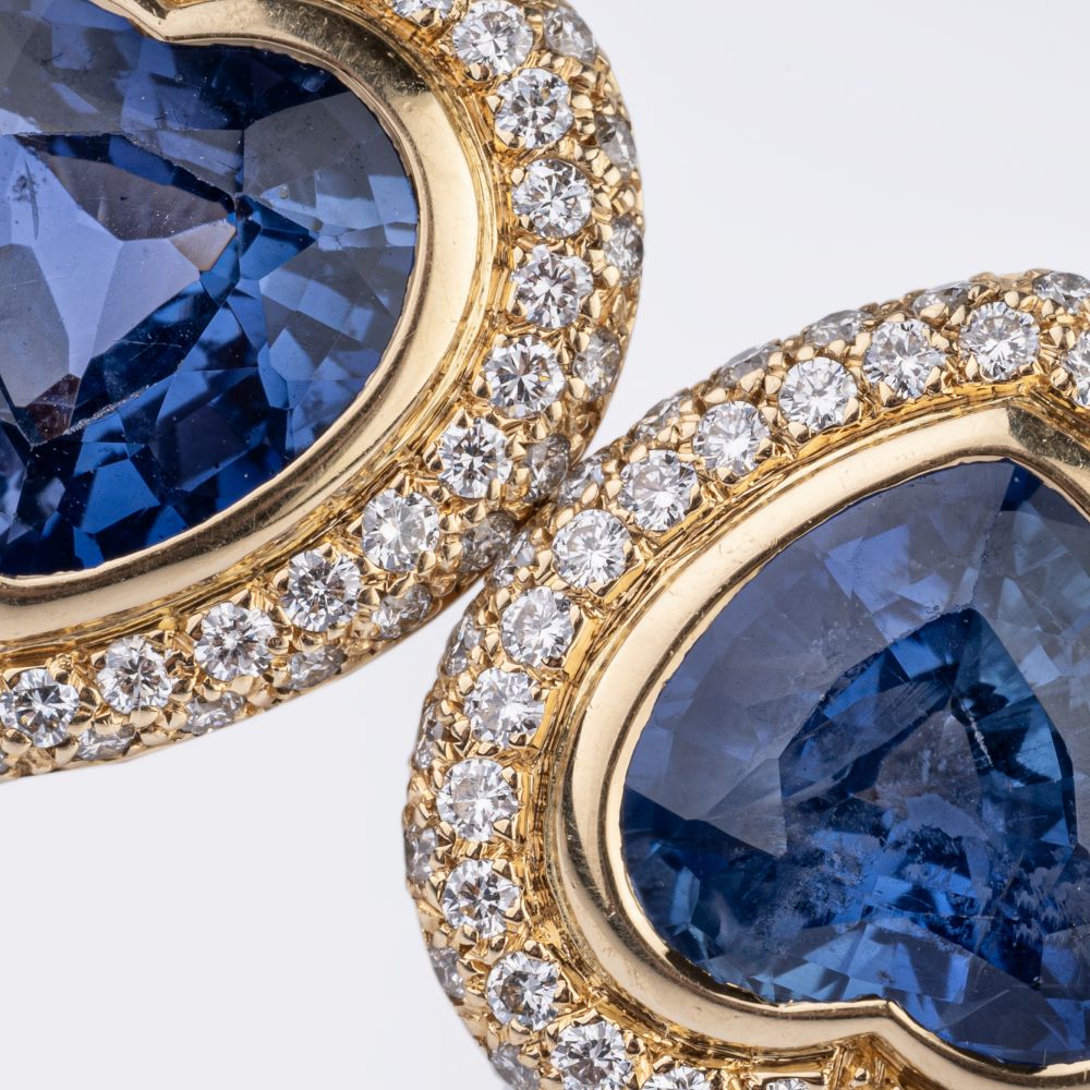 A Pair of fine Sapphire Earclips 'Hearts' with Diamonds. - Image 3 of 4