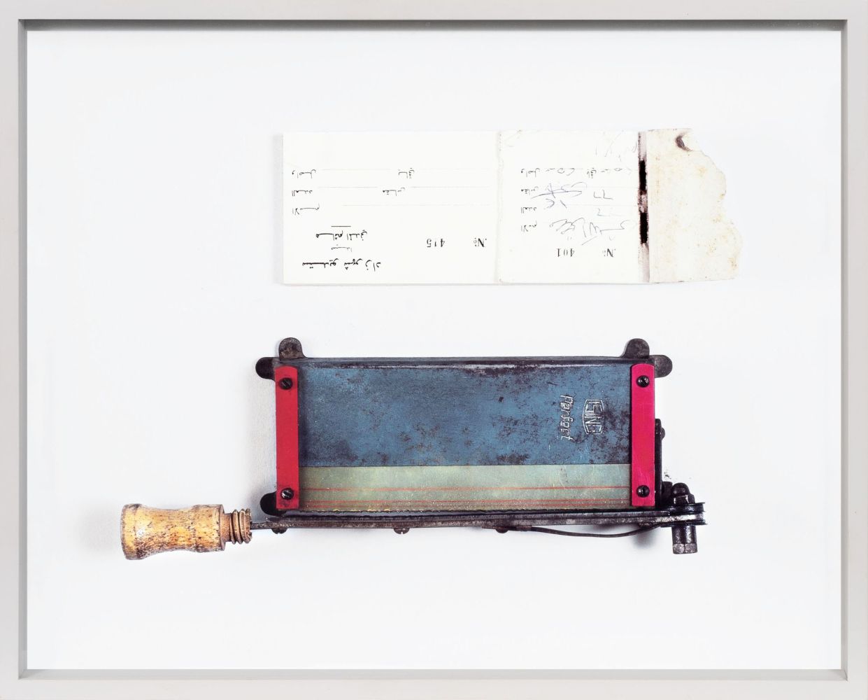 Akram Zaatari (Saida 1966). Objects of Study, Studio Sheherazade/ Desk Tools 07. - Bild 2 aus 2