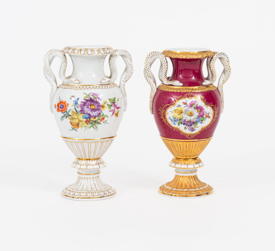 Leuteritz, Ernst August (Meissen 1818 - ebd. 1893). Two Small Snake Handle Vases.