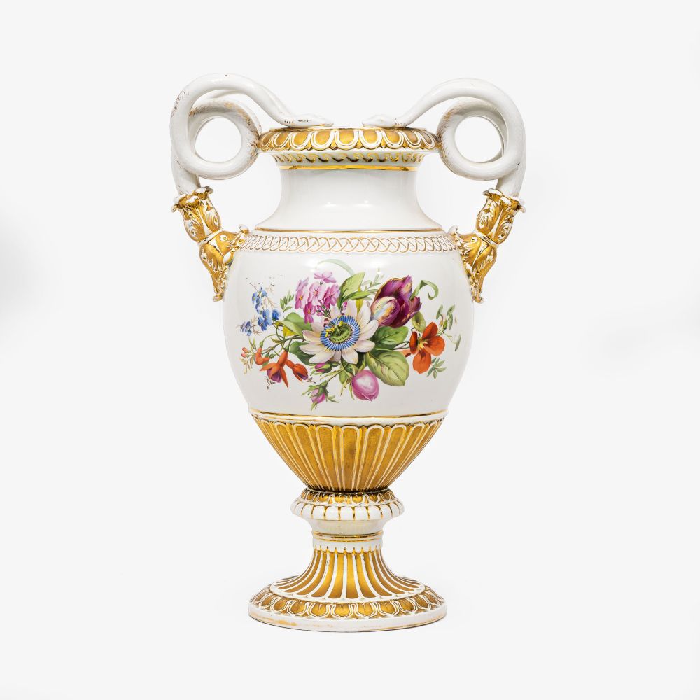 Leuteritz, Ernst August (Meissen 1818 - ebd. 1893). A Large Snake Handle Vase.