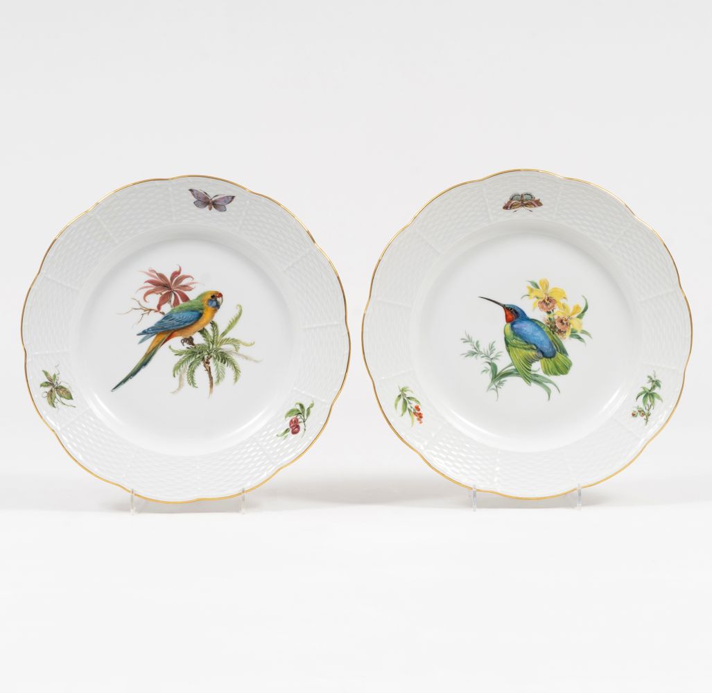 An Extraordinary Dinner Service with Exotic Birds for 12 Persons. - Image 2 of 4