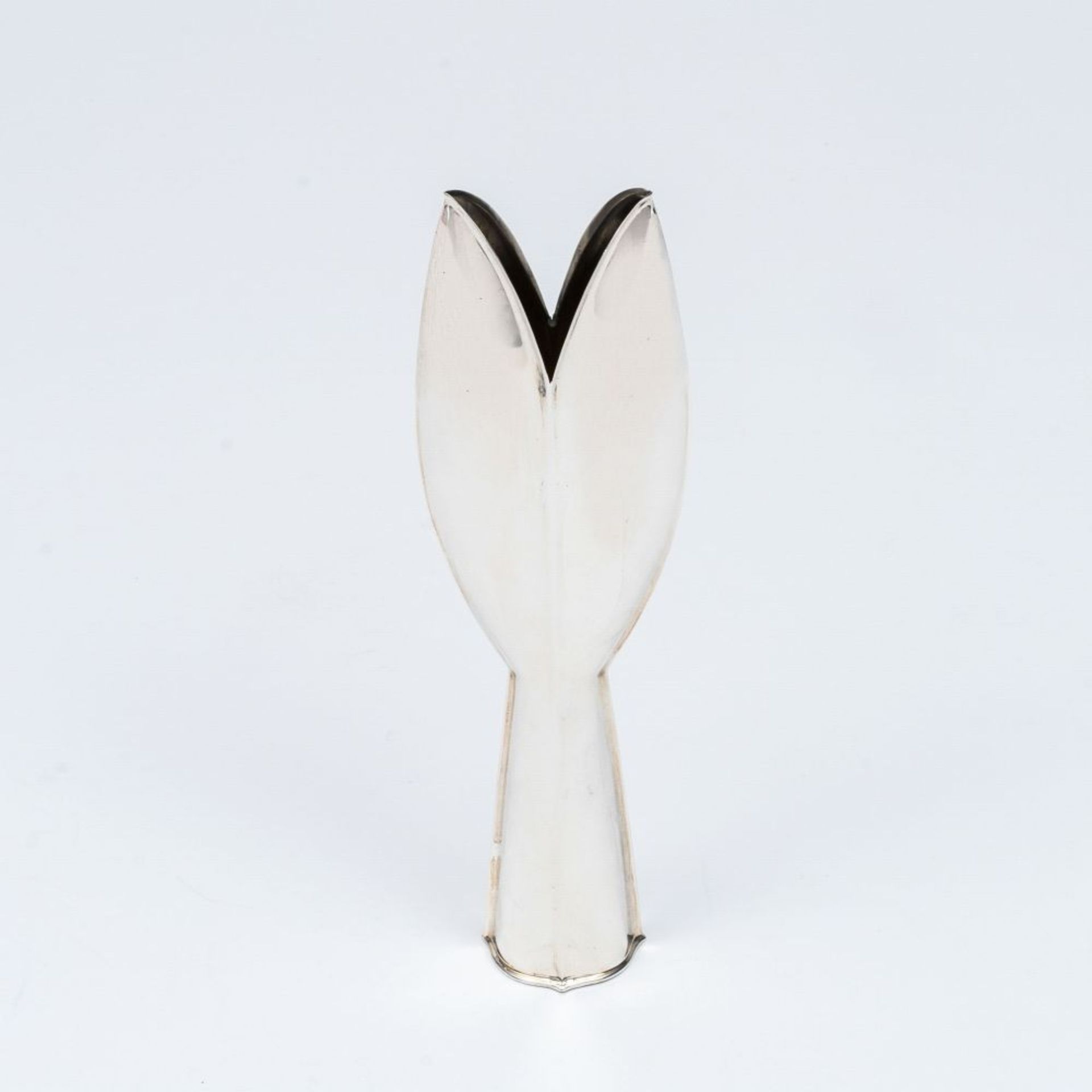 Wirkkala, Tapio (Hanko/Finnland 1915 - Helsinki 1985). An Iconic Vase 'Tulip'.
