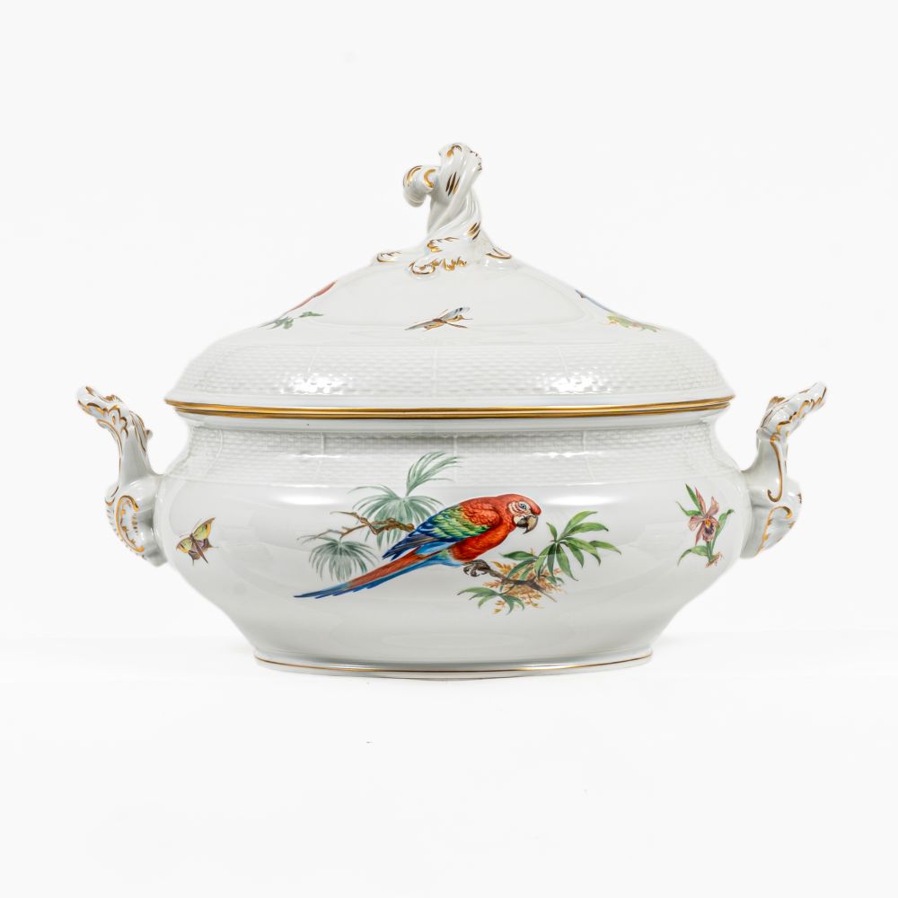 An Extraordinary Dinner Service with Exotic Birds for 12 Persons. - Image 4 of 4