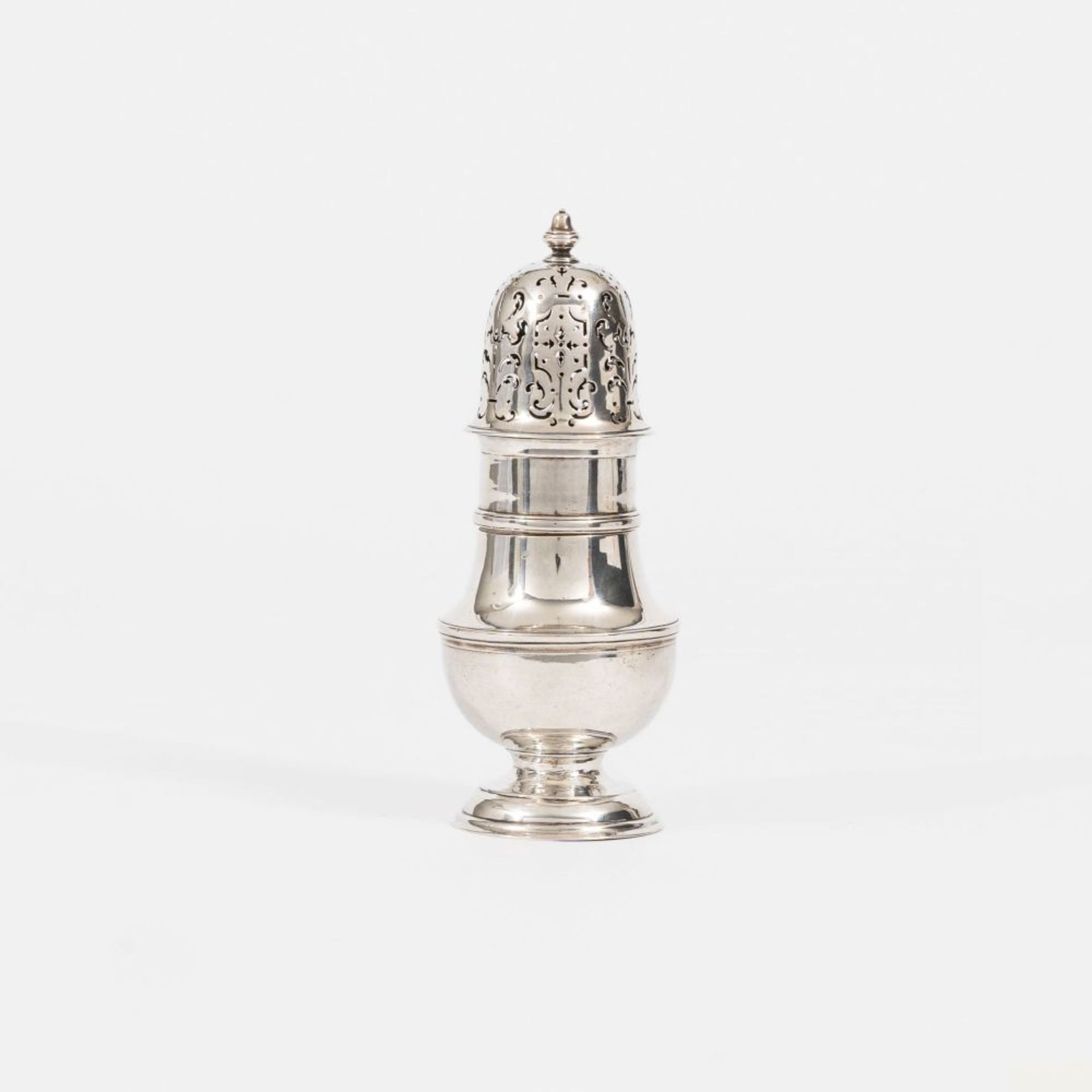 Schöning, Johan Matthias Hamburg, tätig 1741-1760. A Sugar Caster.