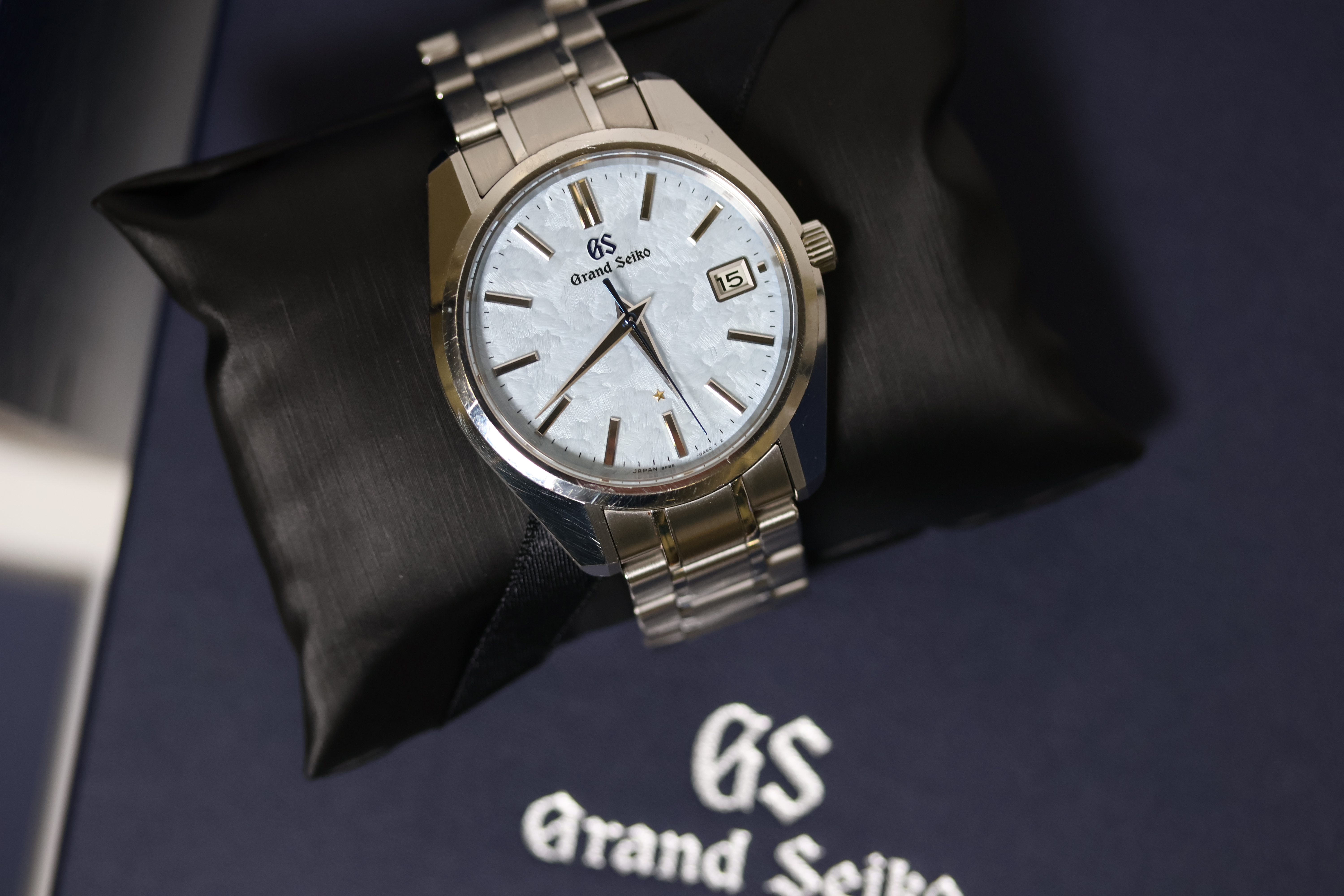 Grand Seiko Sea of Clouds Limited Edition 9F Quartz with Box and Papers - Image 2 of 6