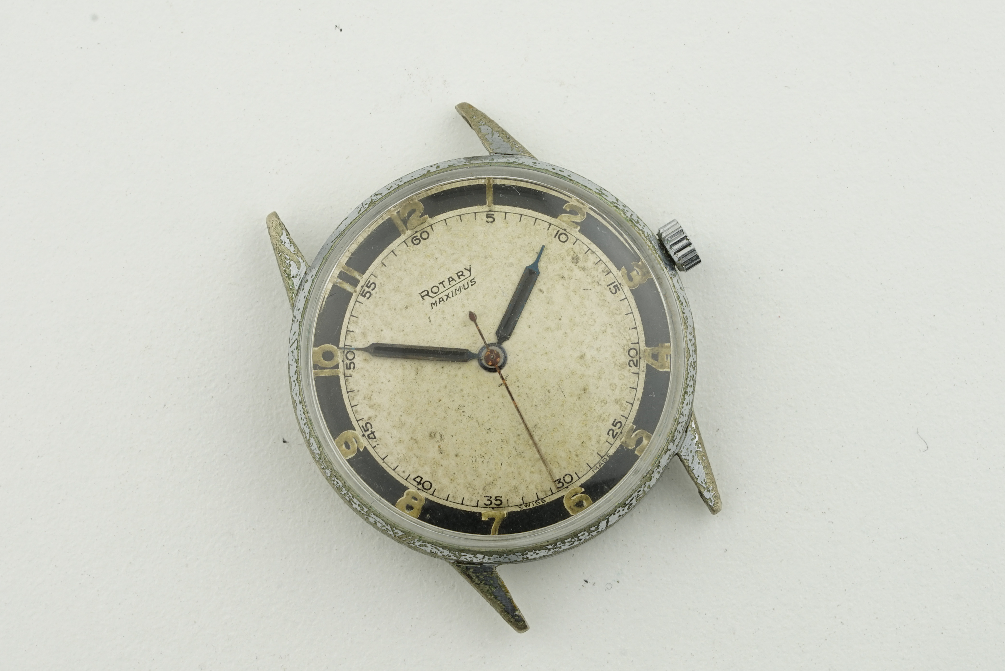 *NO RESERVE* ROTARTY MAXIMUS, manually wound movement, 35mm case, currently running.