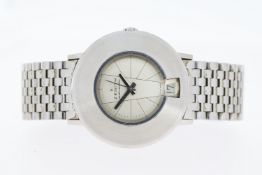 Brand: Zenith Model Name: Keyhole Movement: Automatic Dial shape: Keyhole' Dial colour: Stylised,