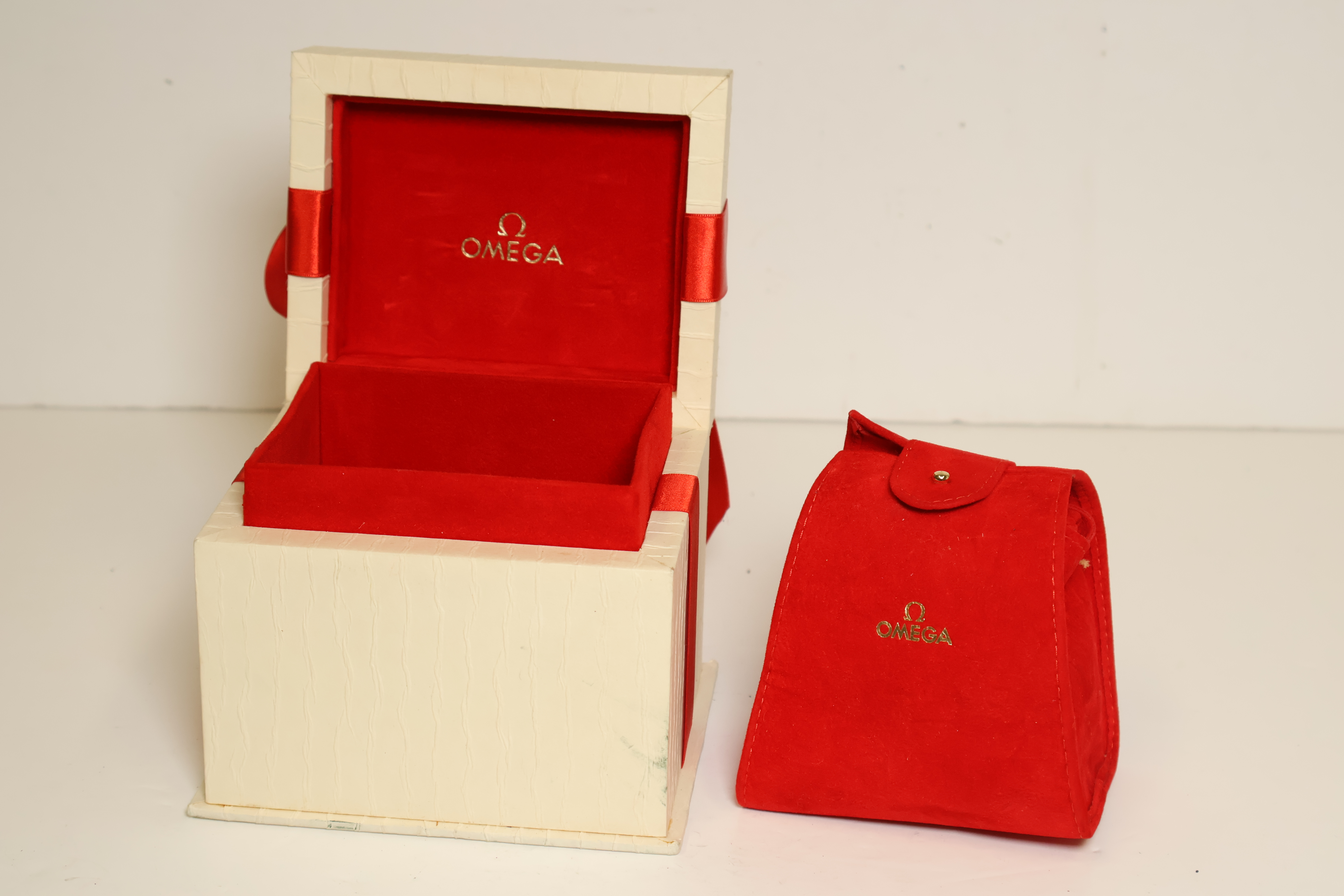 *To Be Sold Without Reserve* Omega Presentation box with inner pouch and cushion - Image 2 of 2