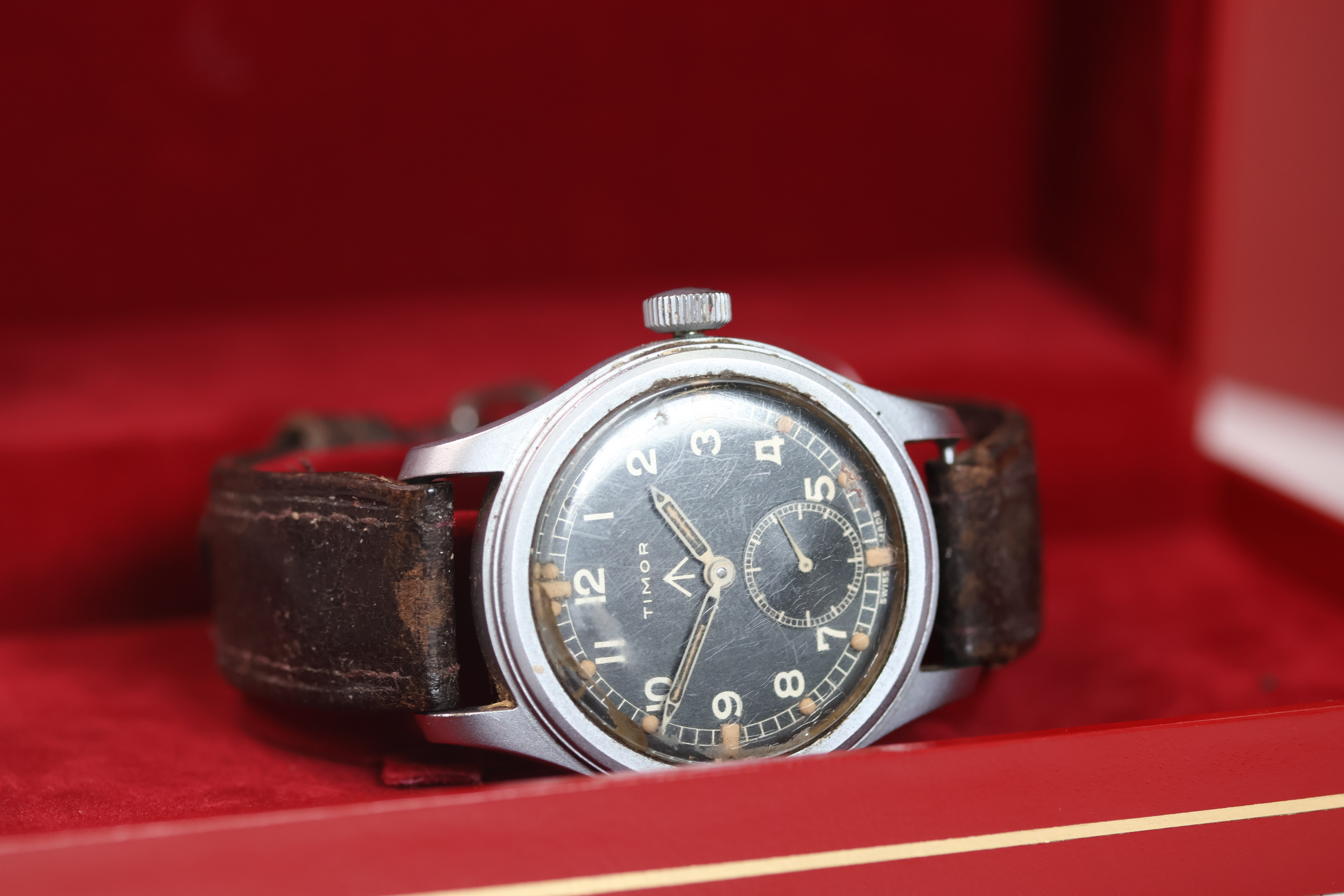 TIMOR WWW K 13708 / 43608. Case in very good condition for its age, age related wear as expected. - Image 2 of 4