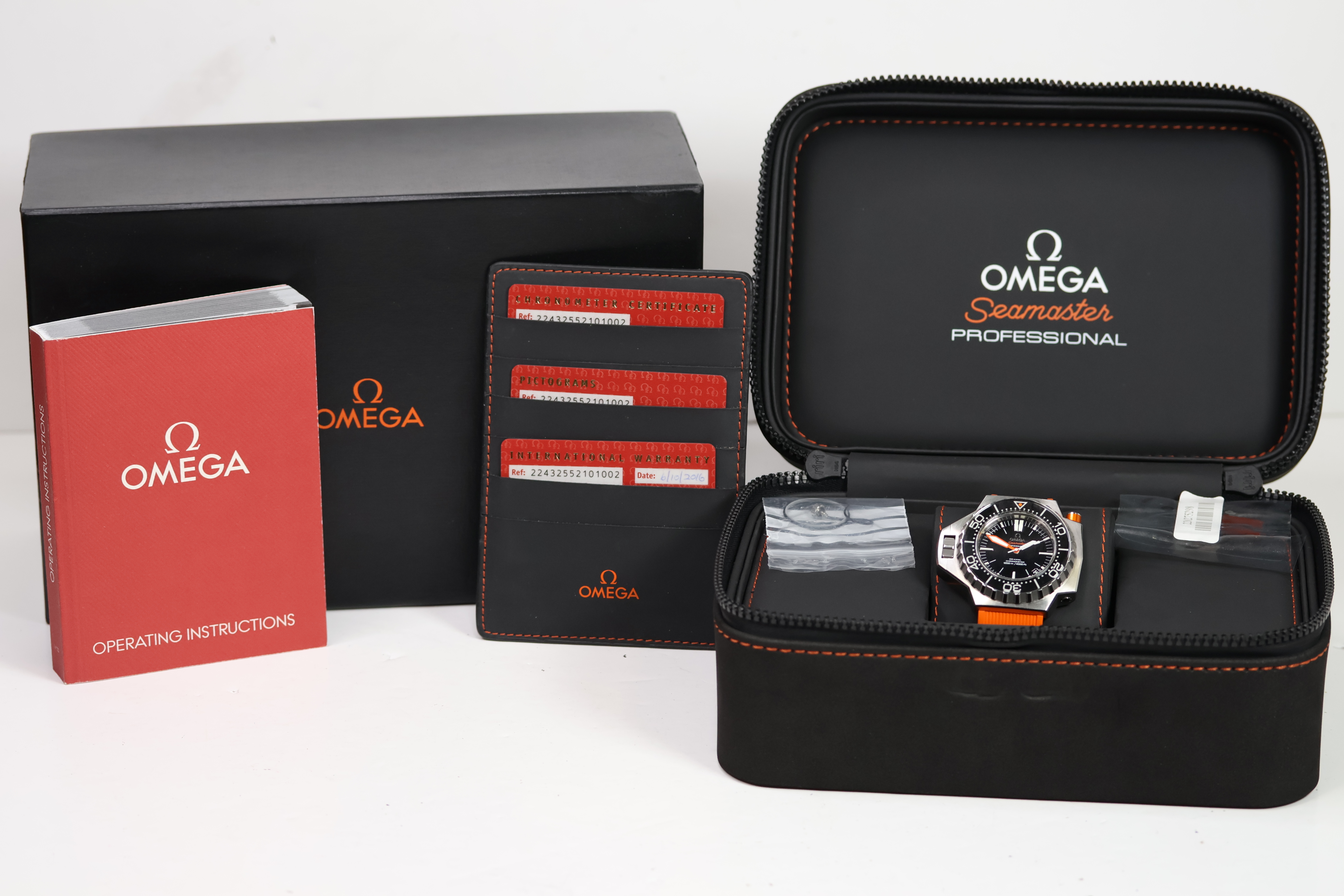Omega Seamaster Ploprof Automatic with Box and Papers 2016 - Image 2 of 10